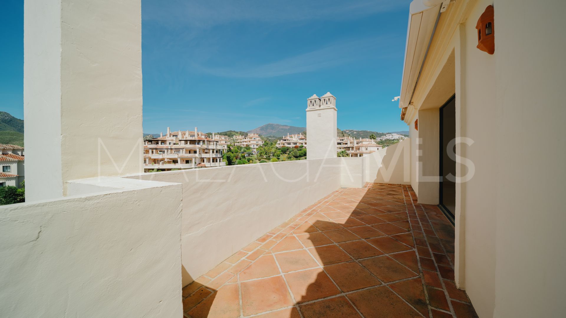 Duplex penthouse with 3 bedrooms for sale in Los Capanes del Golf