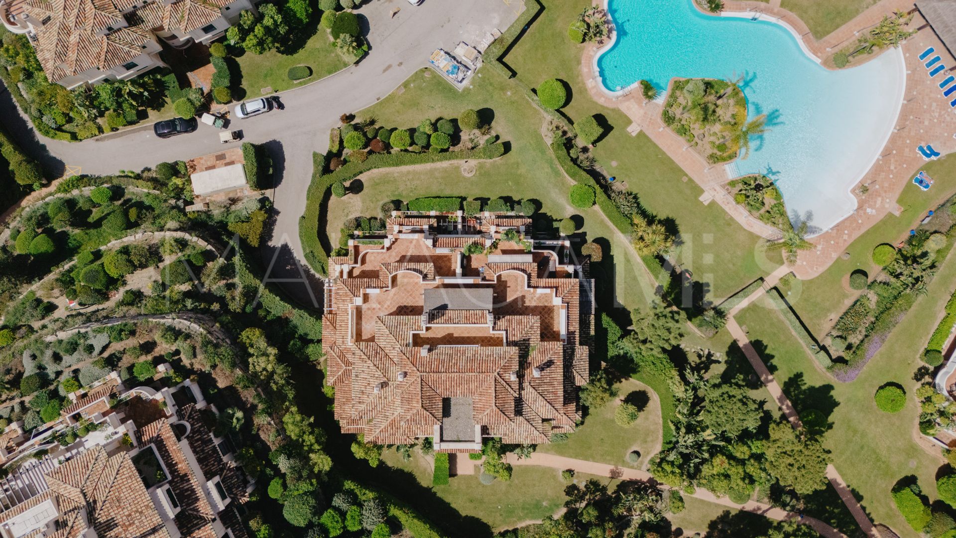 Duplex penthouse with 3 bedrooms for sale in Los Capanes del Golf