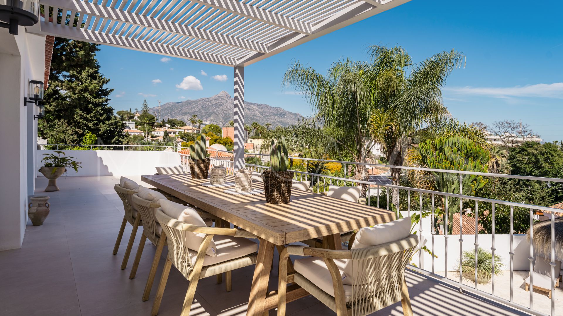 Nueva Andalucia 5 bedrooms villa for sale
