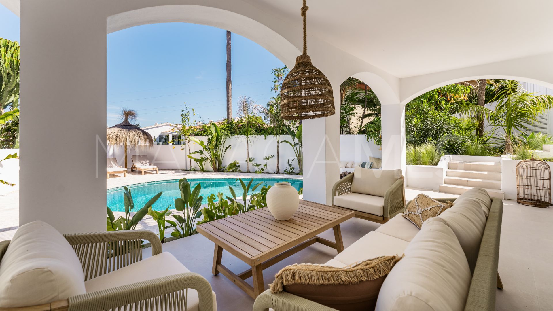 Nueva Andalucia 5 bedrooms villa for sale