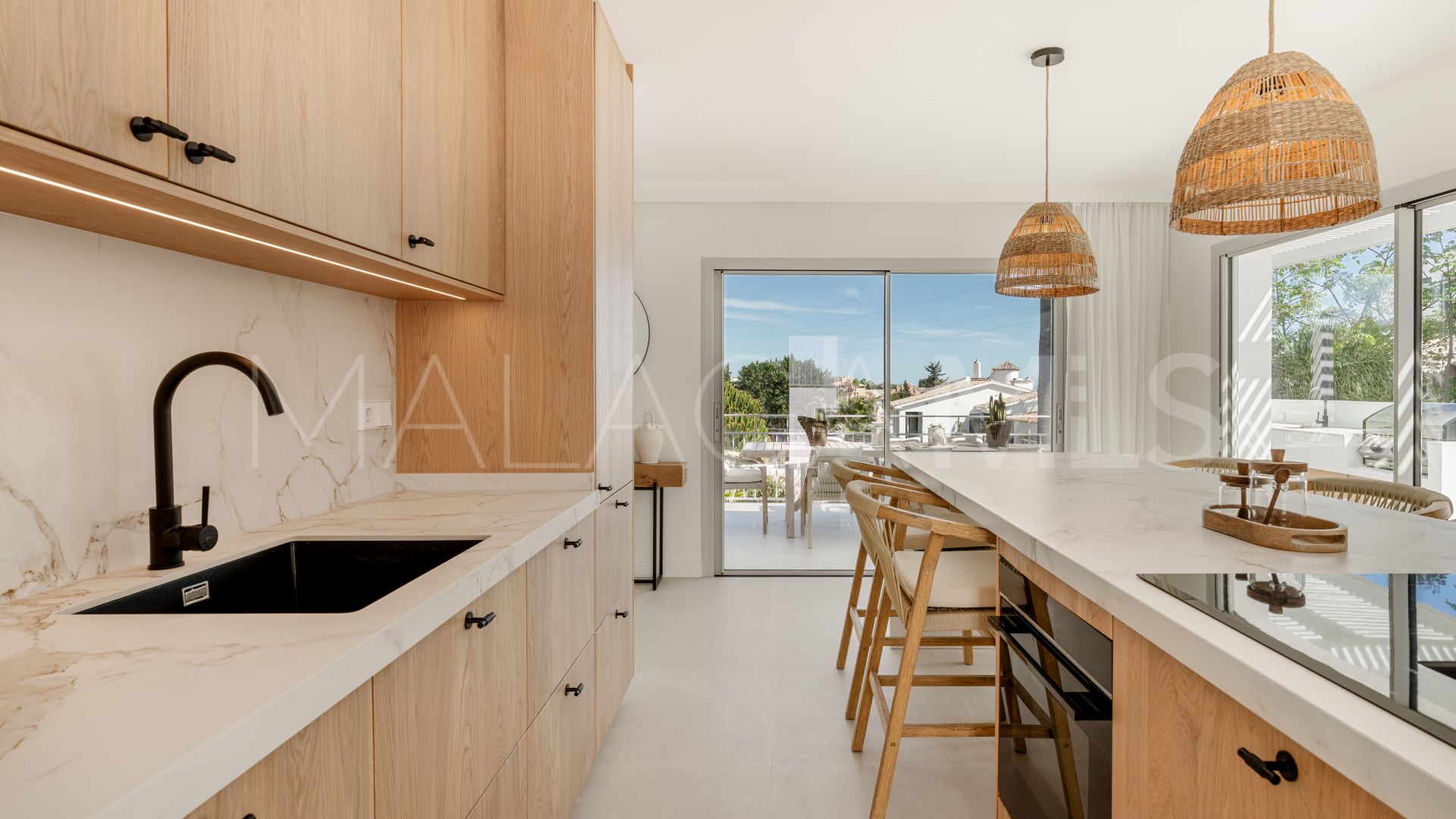 Nueva Andalucia 5 bedrooms villa for sale