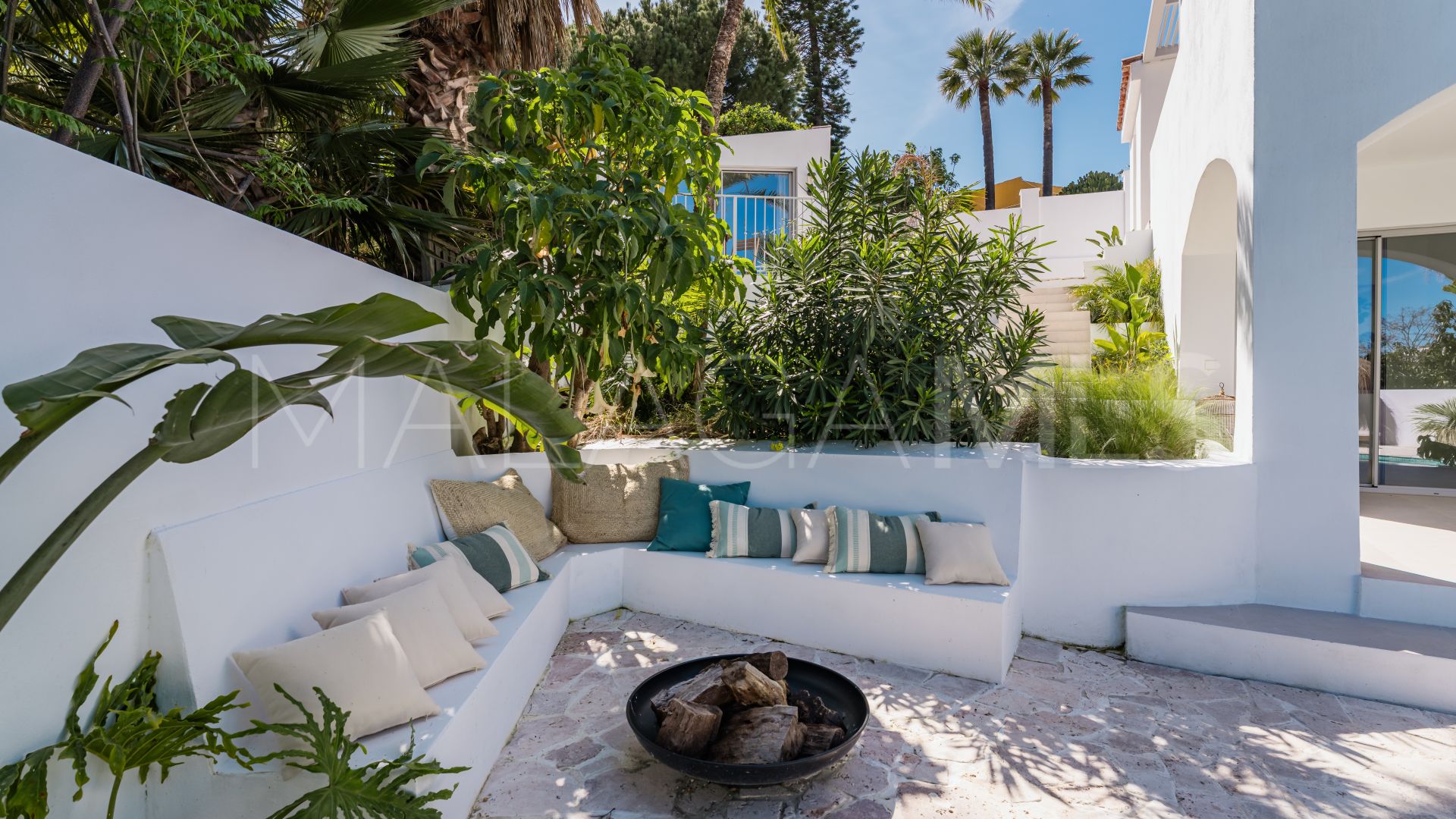 Nueva Andalucia 5 bedrooms villa for sale