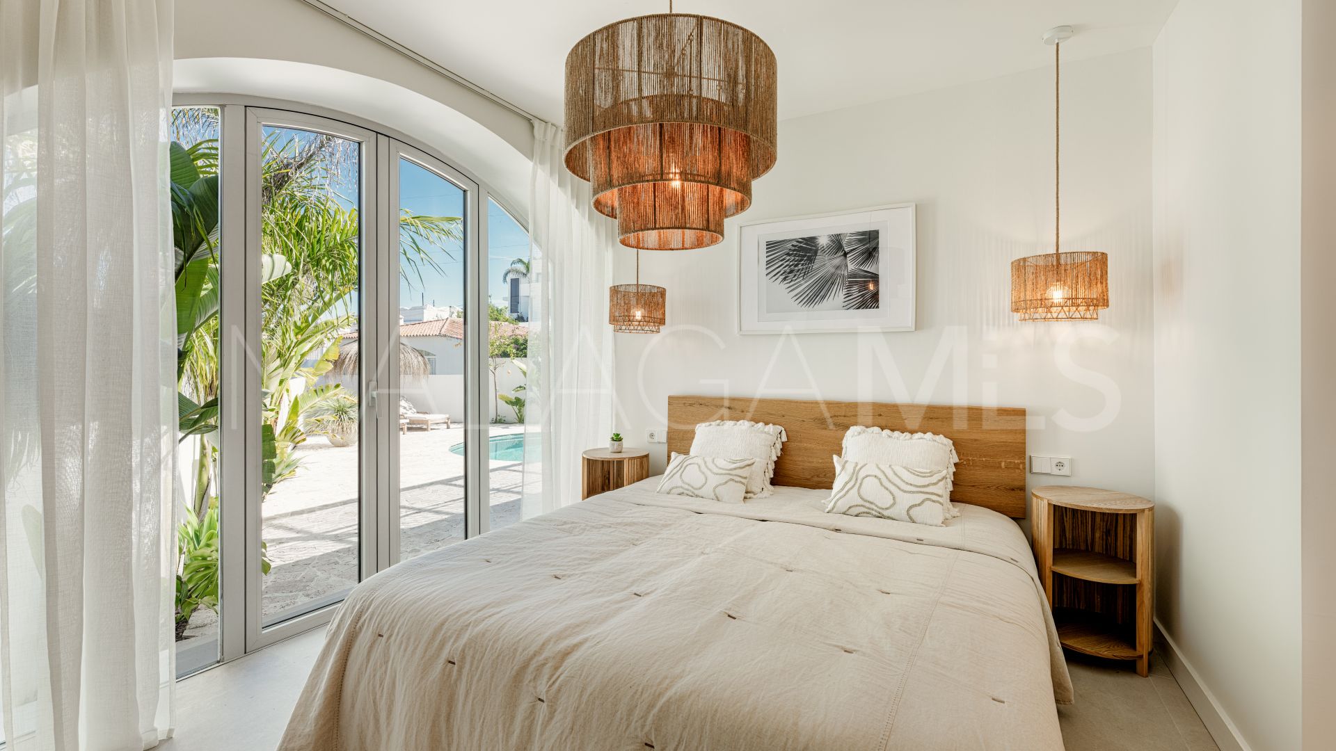 Nueva Andalucia 5 bedrooms villa for sale