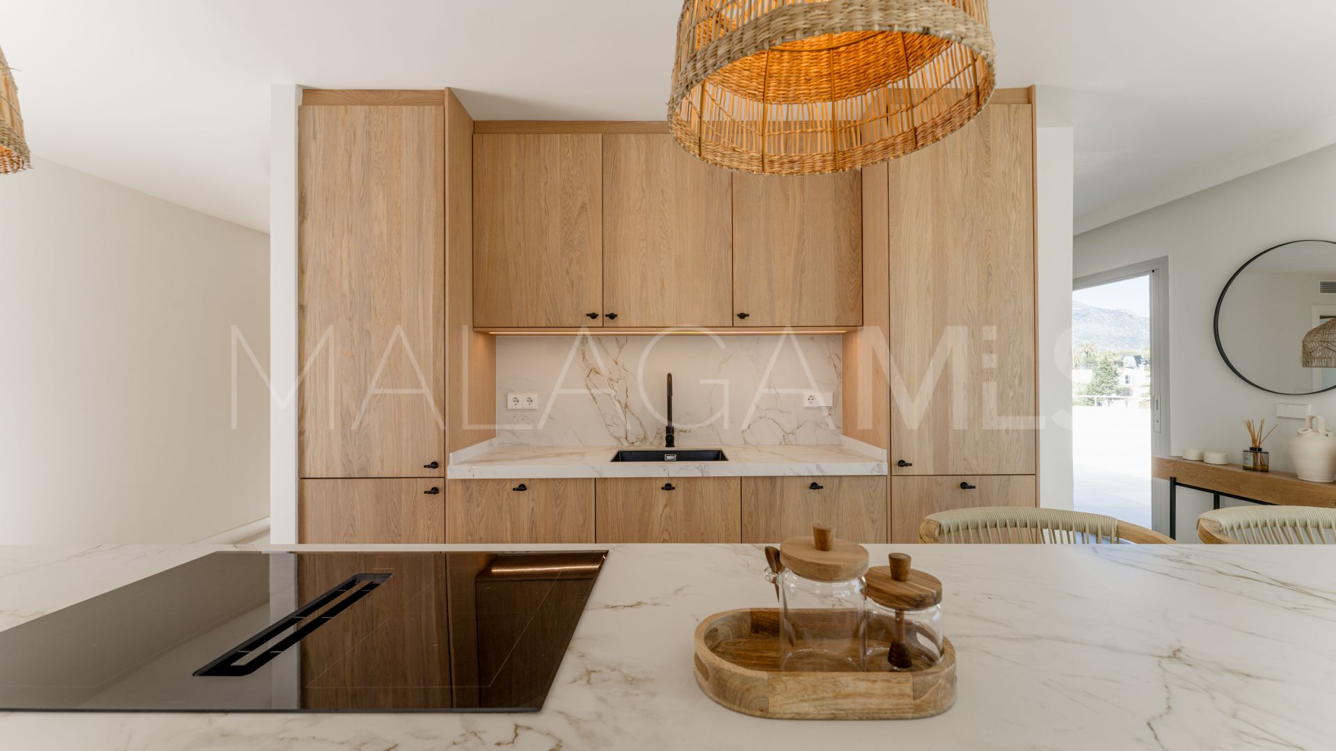 Nueva Andalucia 5 bedrooms villa for sale