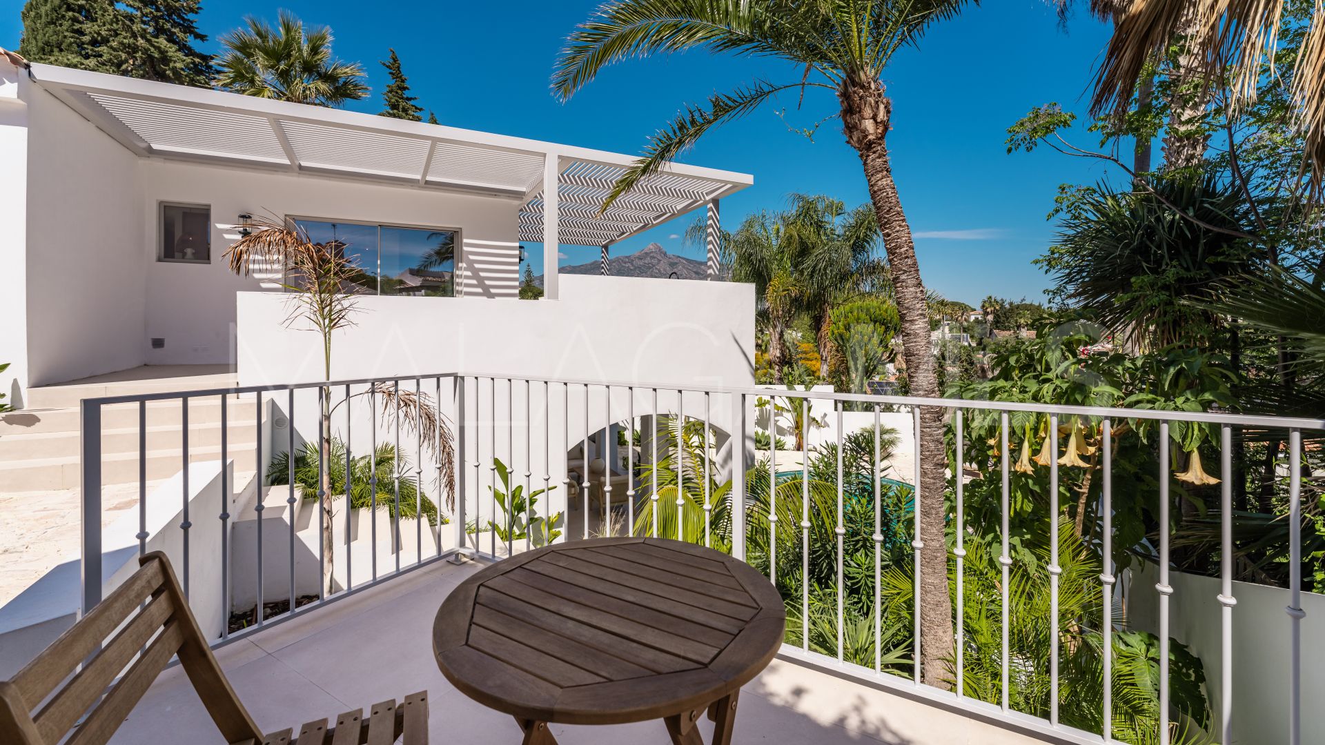 Nueva Andalucia 5 bedrooms villa for sale