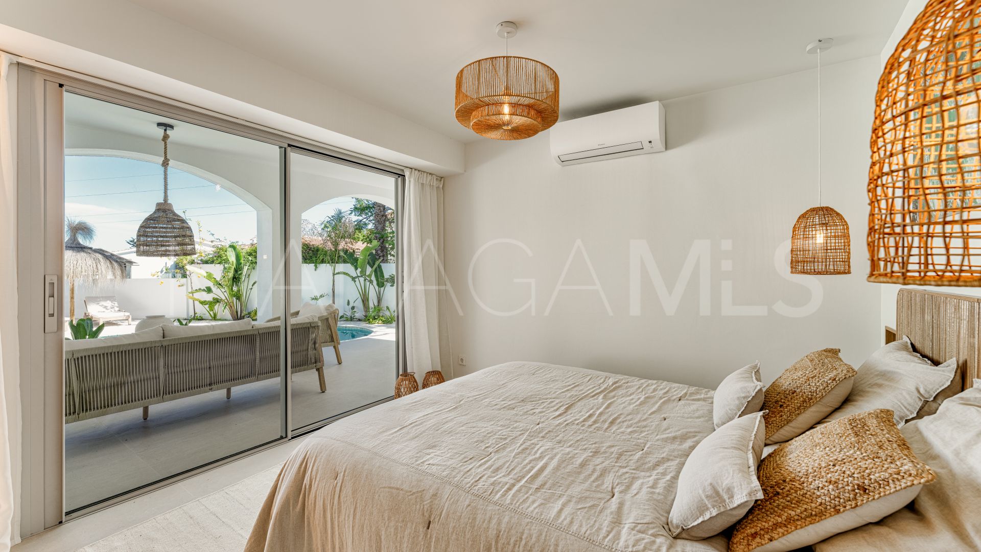 Nueva Andalucia 5 bedrooms villa for sale