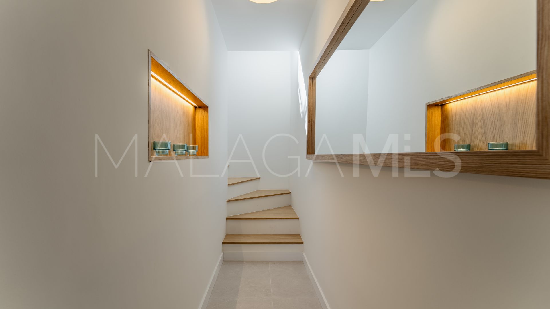 Nueva Andalucia 5 bedrooms villa for sale