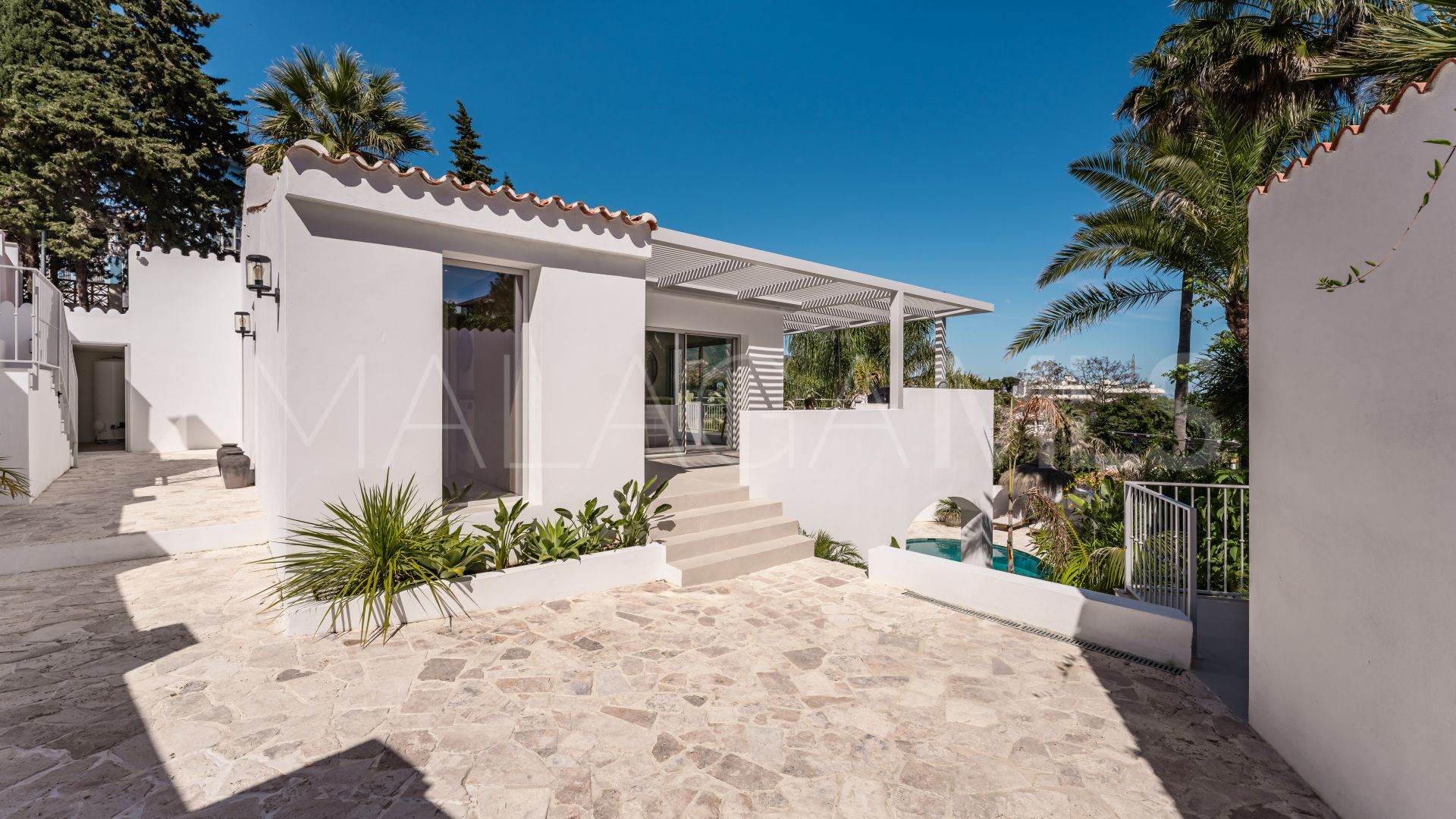 Nueva Andalucia 5 bedrooms villa for sale