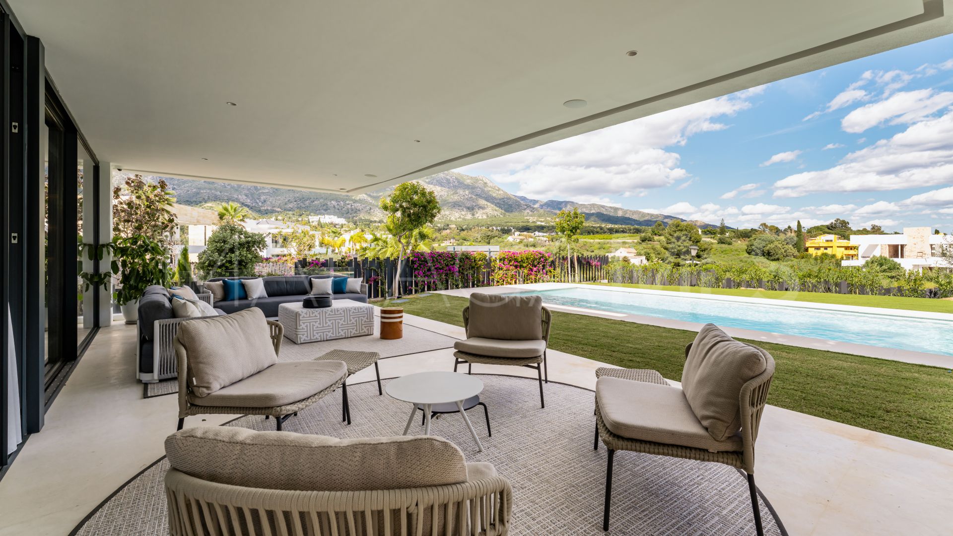 Villa for sale in Lomas del Virrey