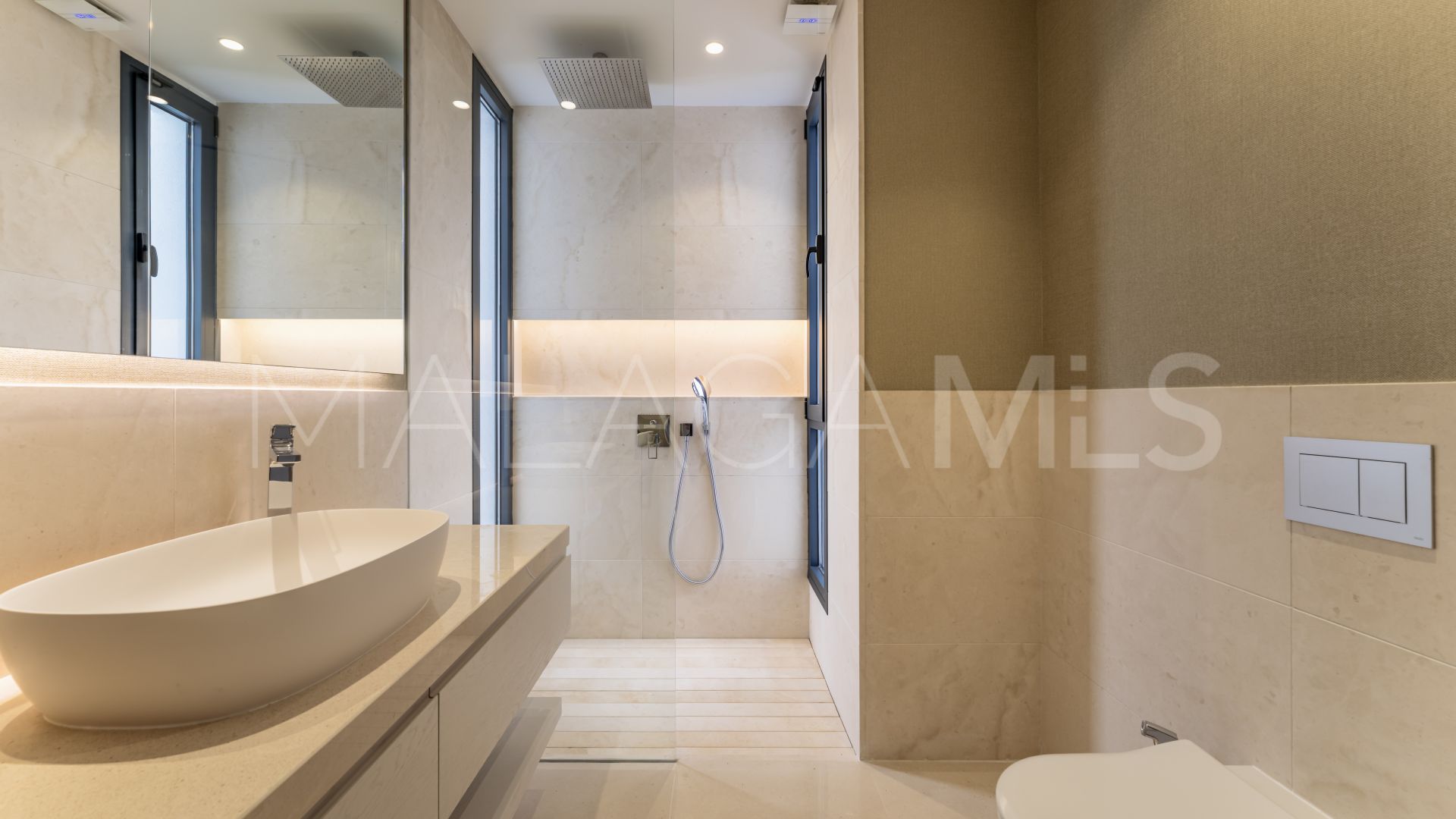 Villa for sale in Lomas del Virrey