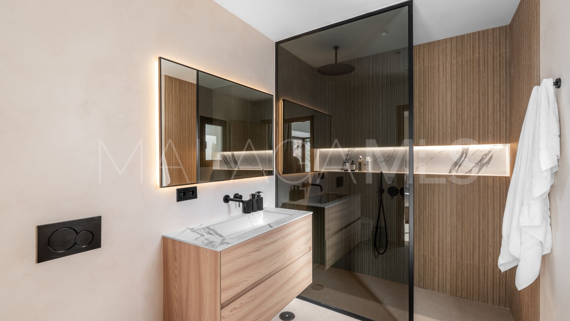 Triplex for sale in Aloha Gardens