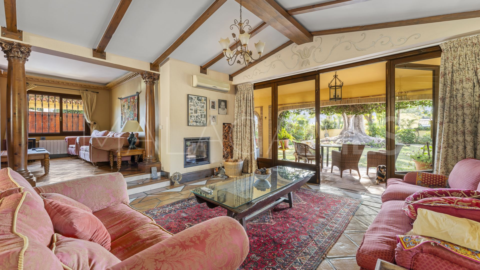 Buy villa in Cortijo Blanco