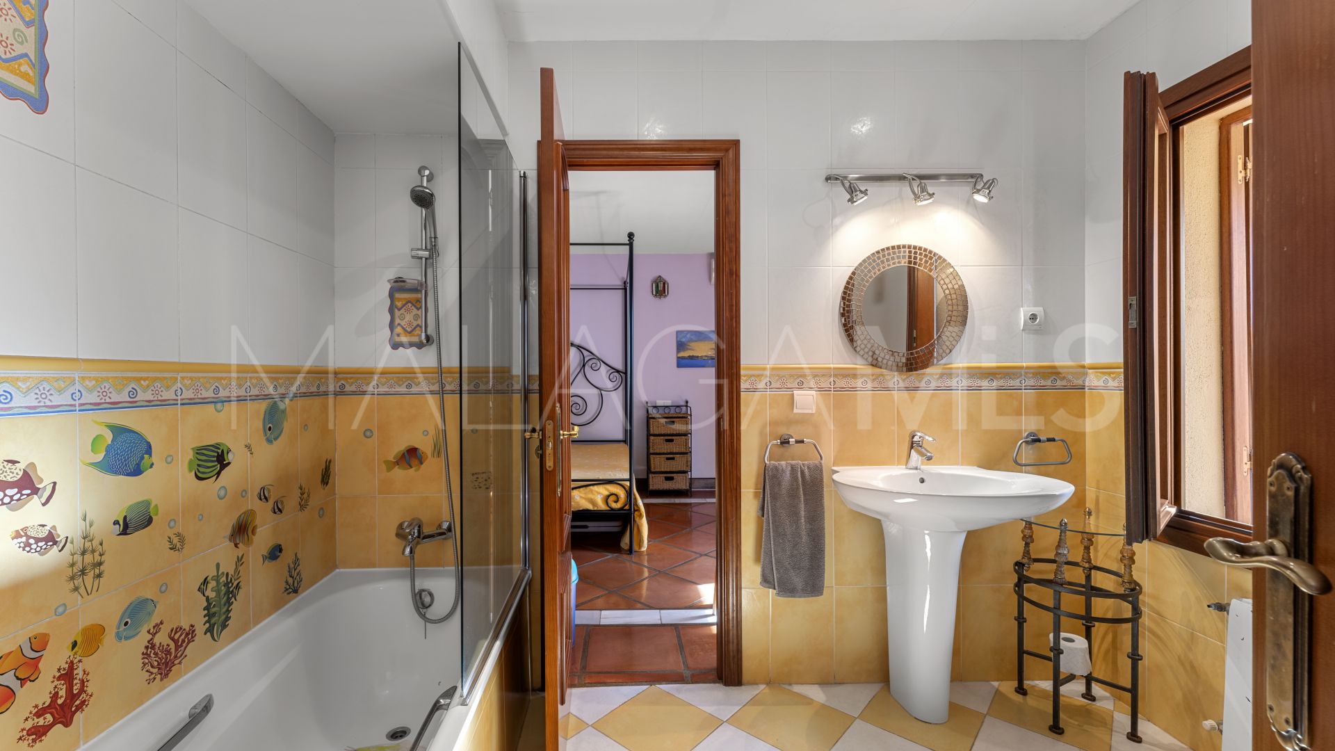 Buy villa in Cortijo Blanco