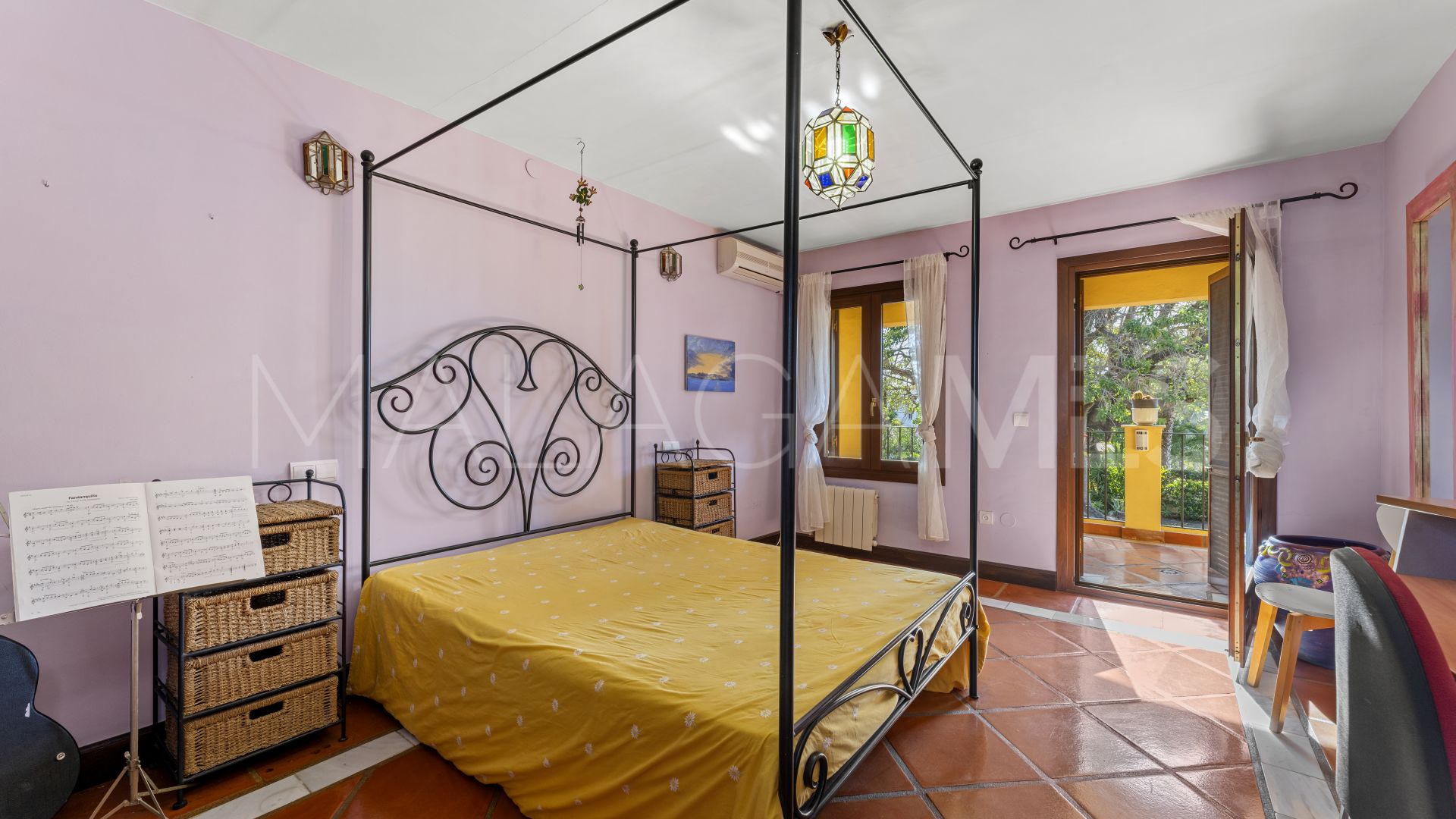 Buy villa in Cortijo Blanco