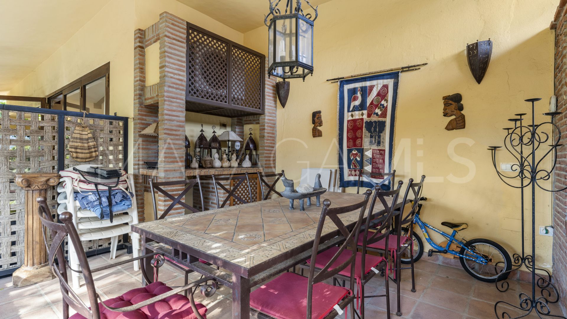 Buy villa in Cortijo Blanco