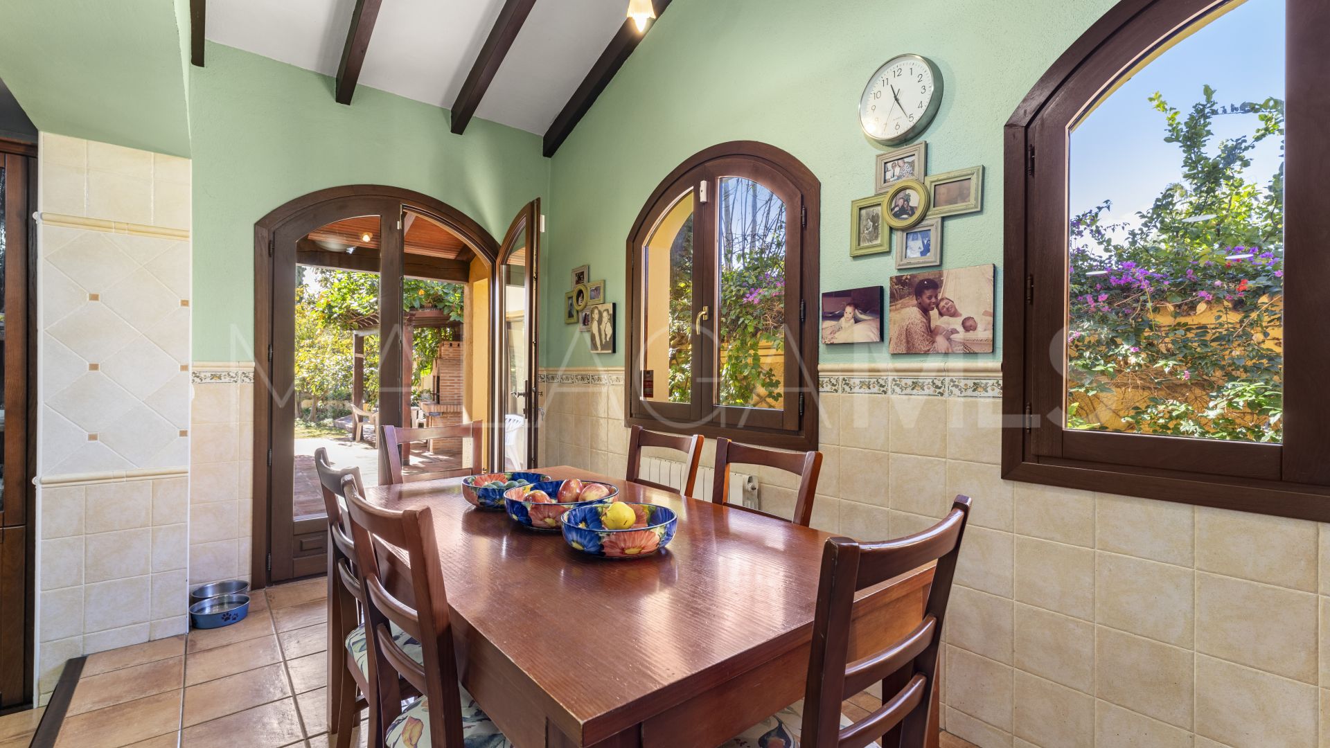 Buy villa in Cortijo Blanco