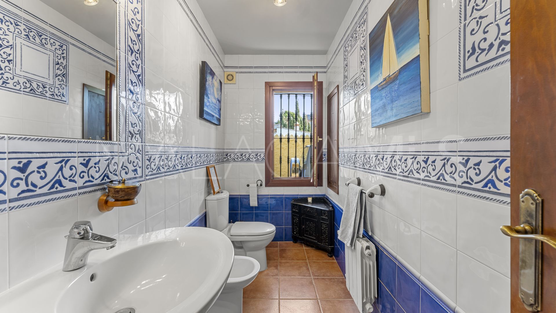 Buy villa in Cortijo Blanco