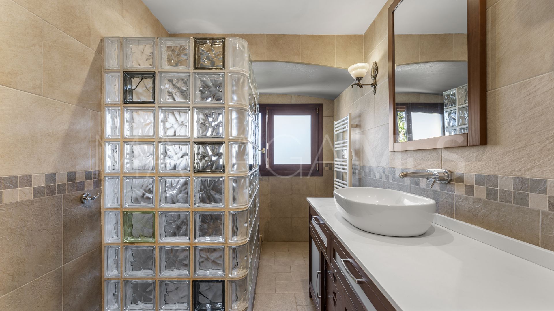 Buy villa in Cortijo Blanco