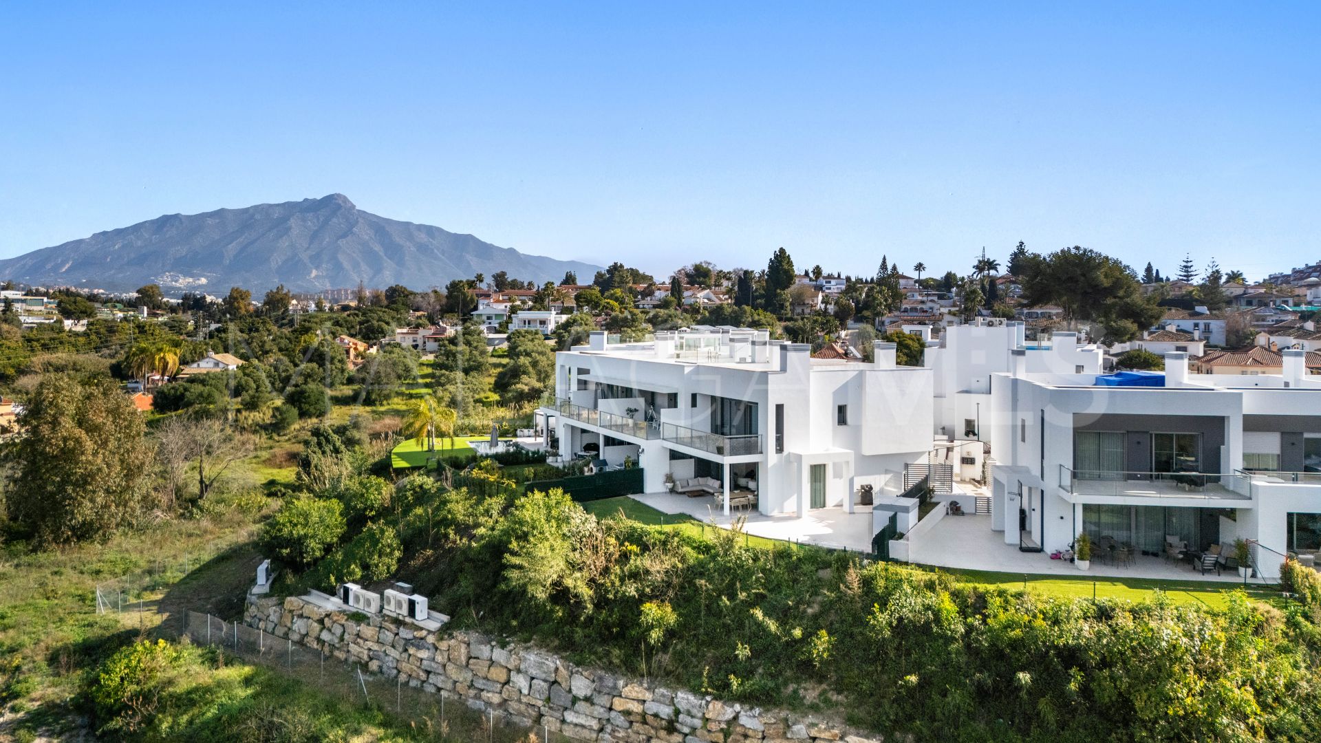 3 bedrooms semi detached villa in Guadalmina Alta for sale