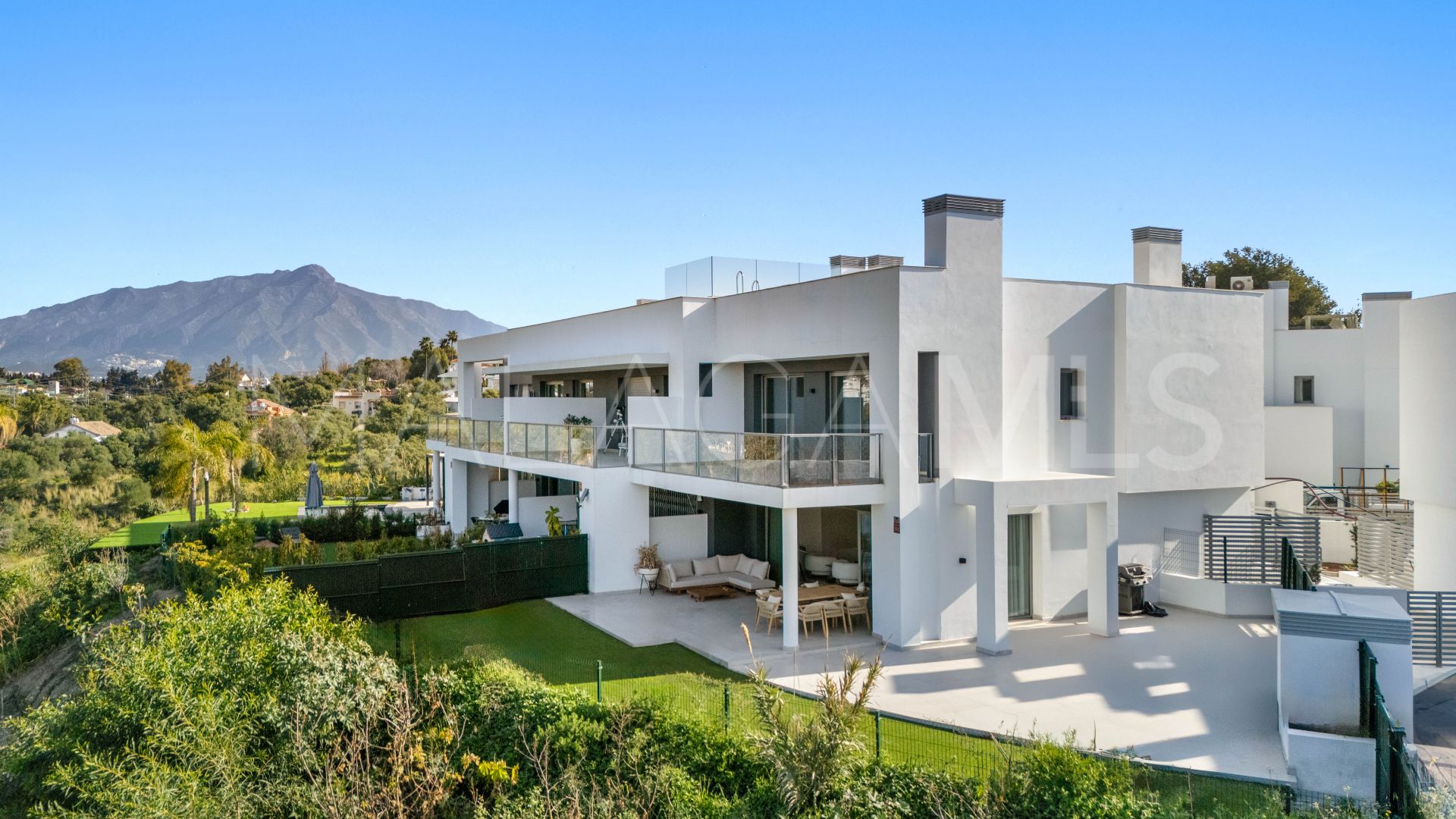 3 bedrooms semi detached villa in Guadalmina Alta for sale