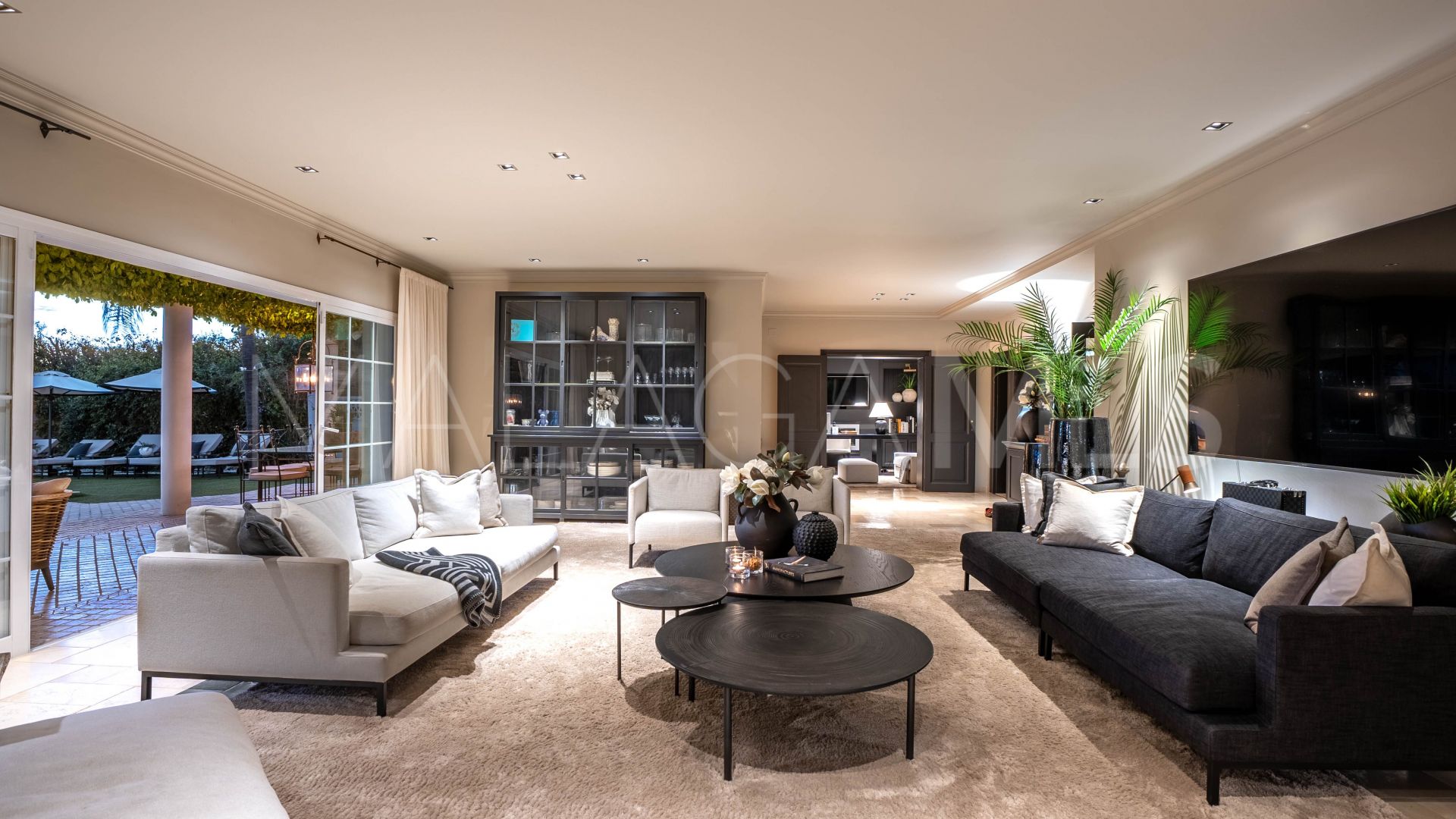 For sale 6 bedrooms villa in Nueva Andalucia