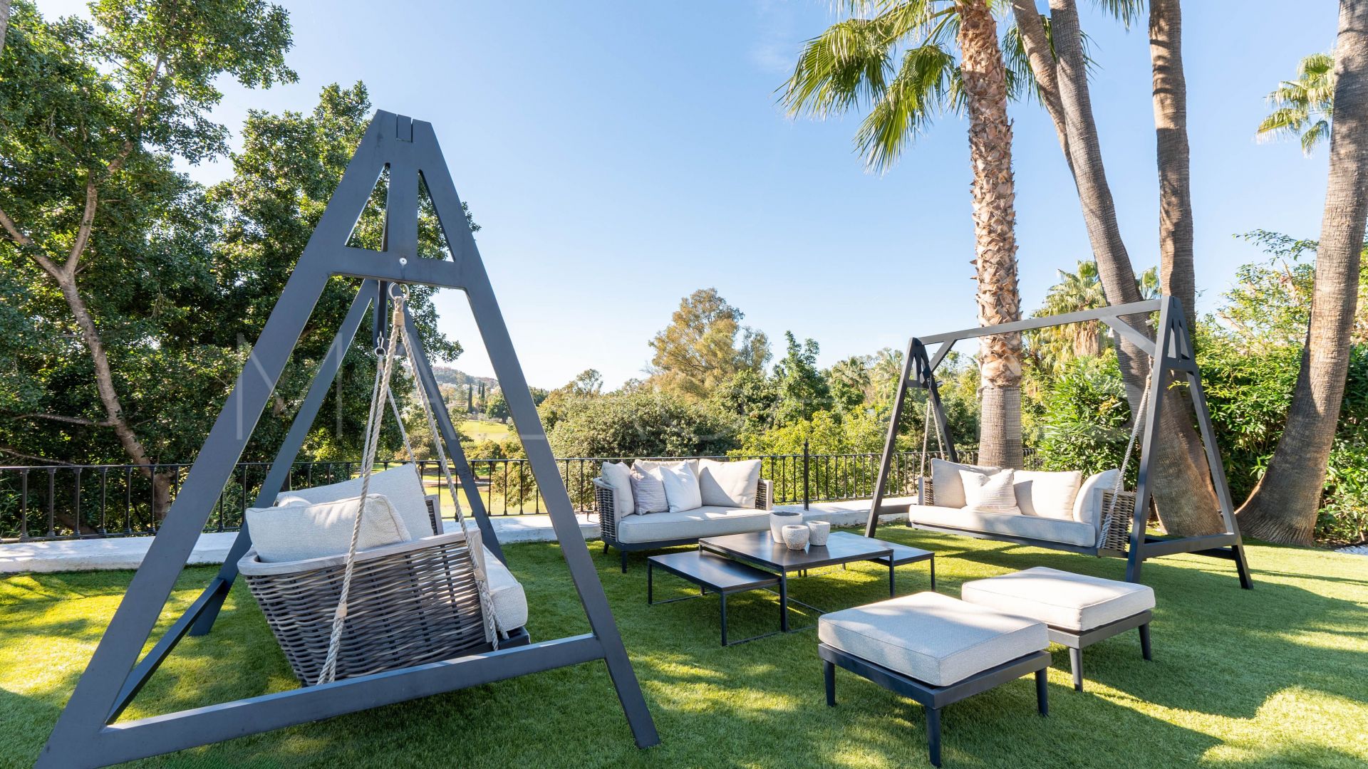 For sale 6 bedrooms villa in Nueva Andalucia