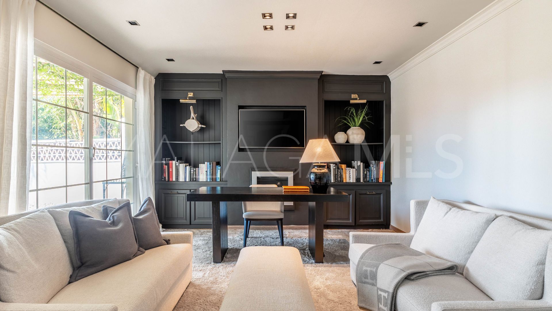 For sale 6 bedrooms villa in Nueva Andalucia