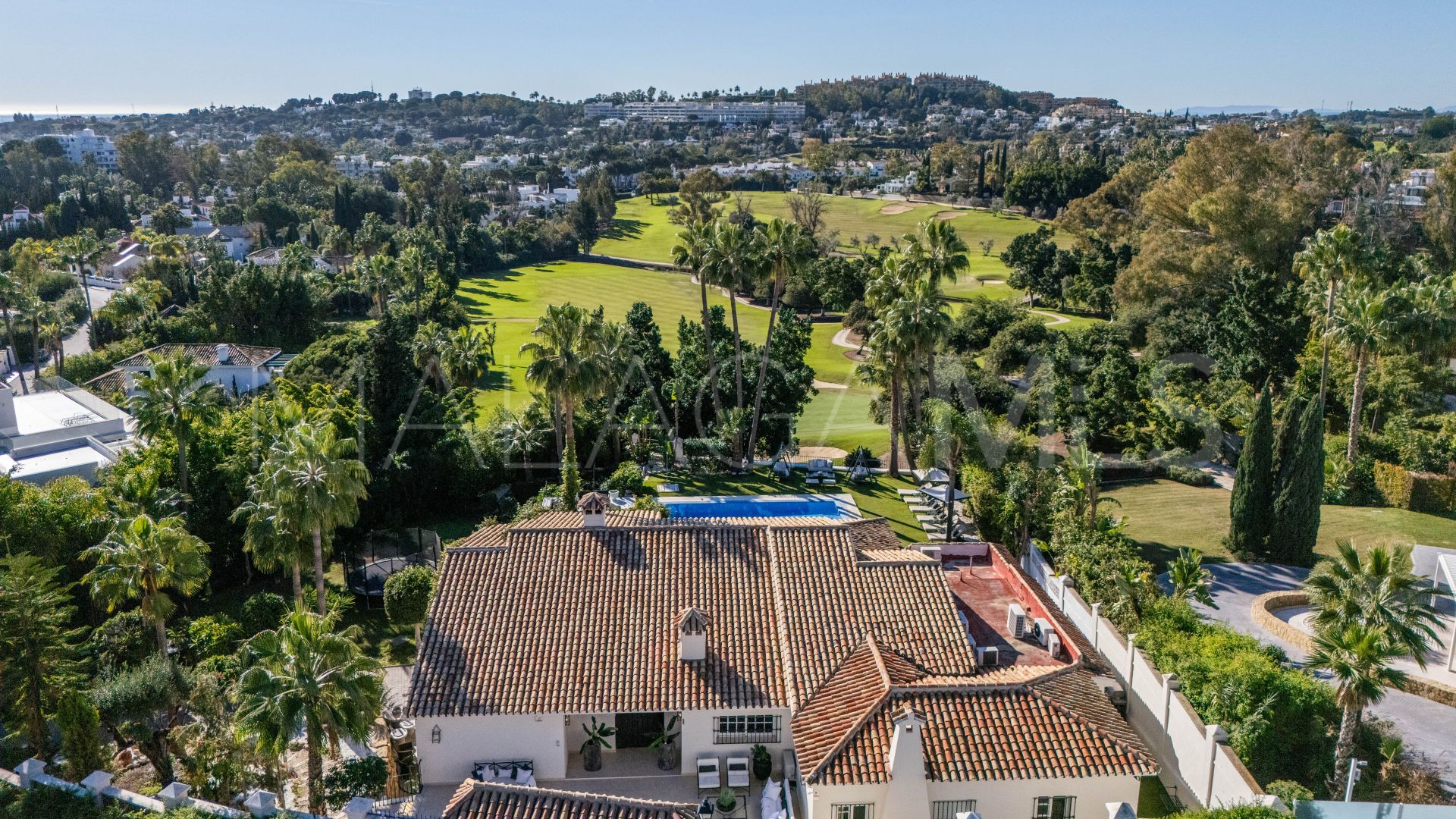 For sale 6 bedrooms villa in Nueva Andalucia