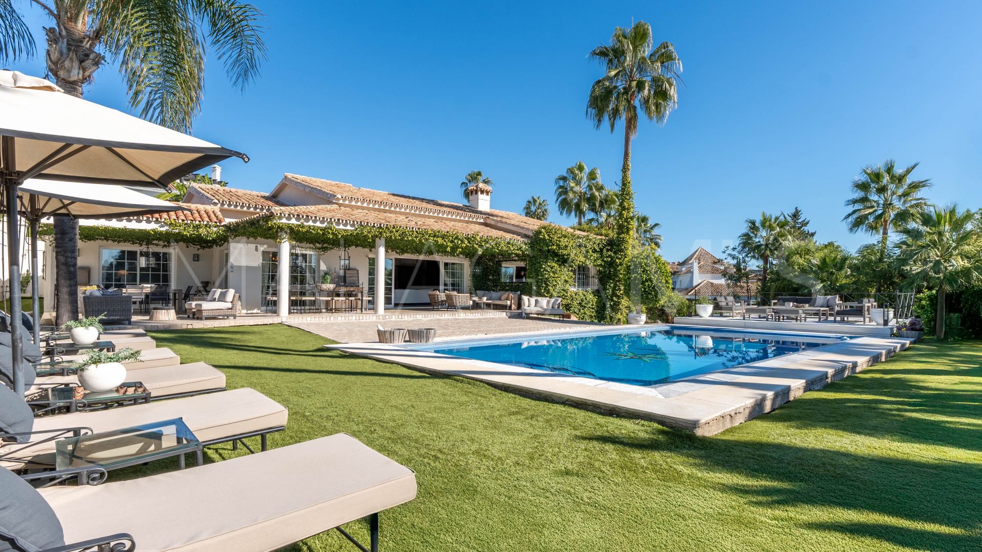 For sale 6 bedrooms villa in Nueva Andalucia