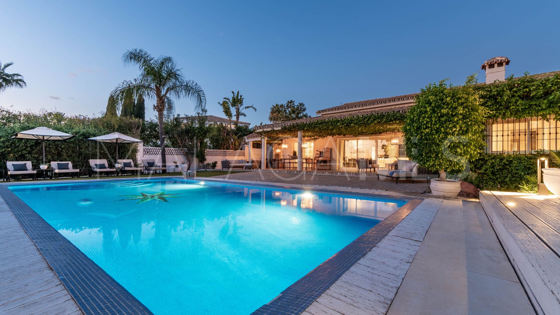 For sale 6 bedrooms villa in Nueva Andalucia