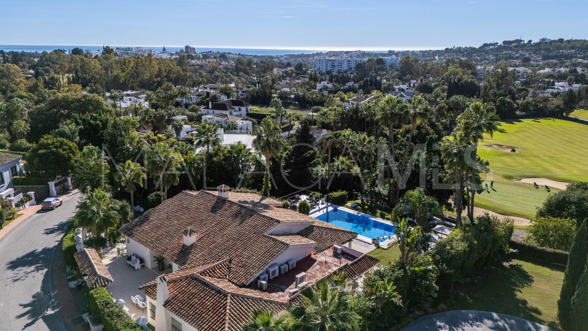 For sale 6 bedrooms villa in Nueva Andalucia