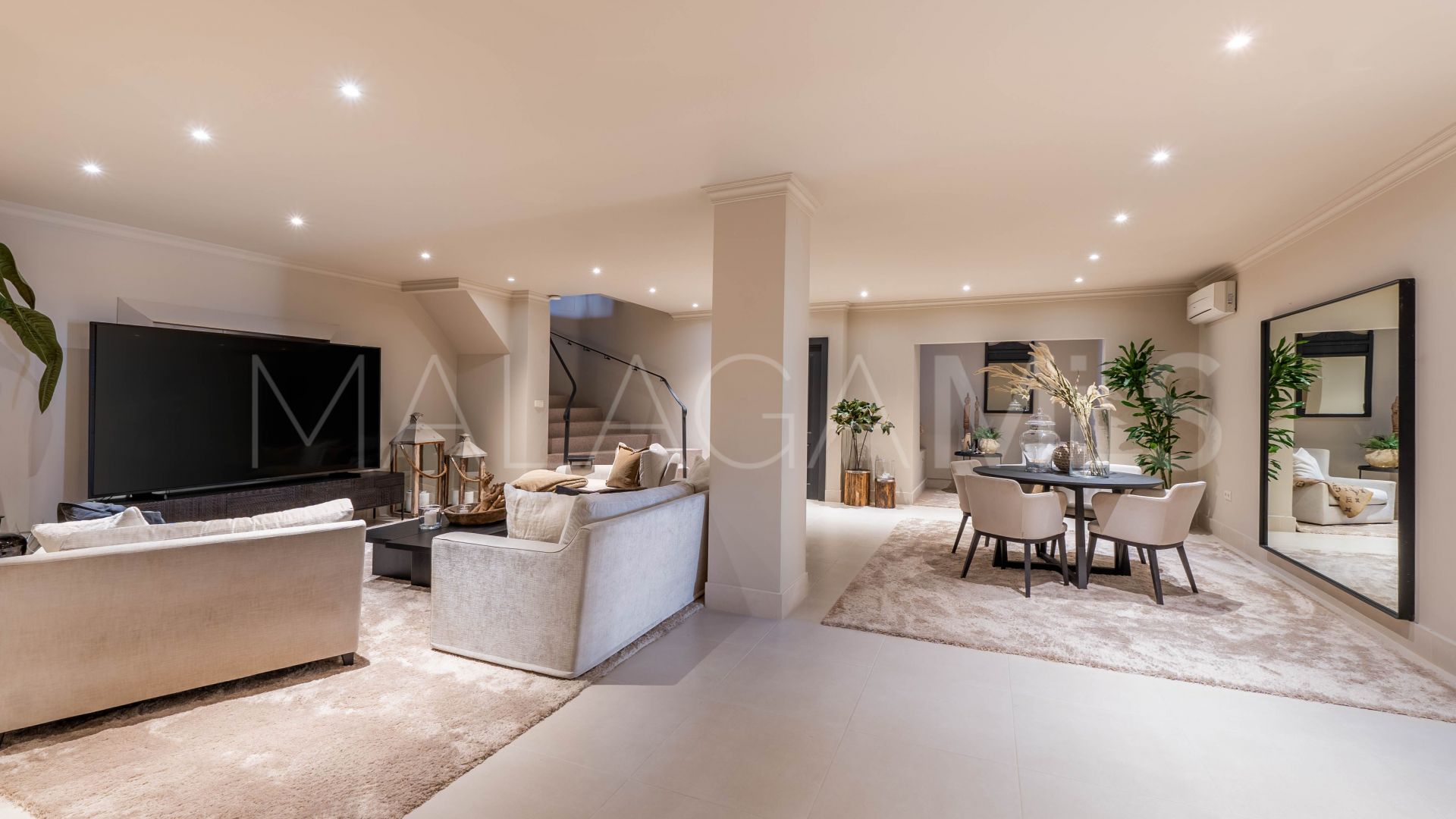 For sale 6 bedrooms villa in Nueva Andalucia