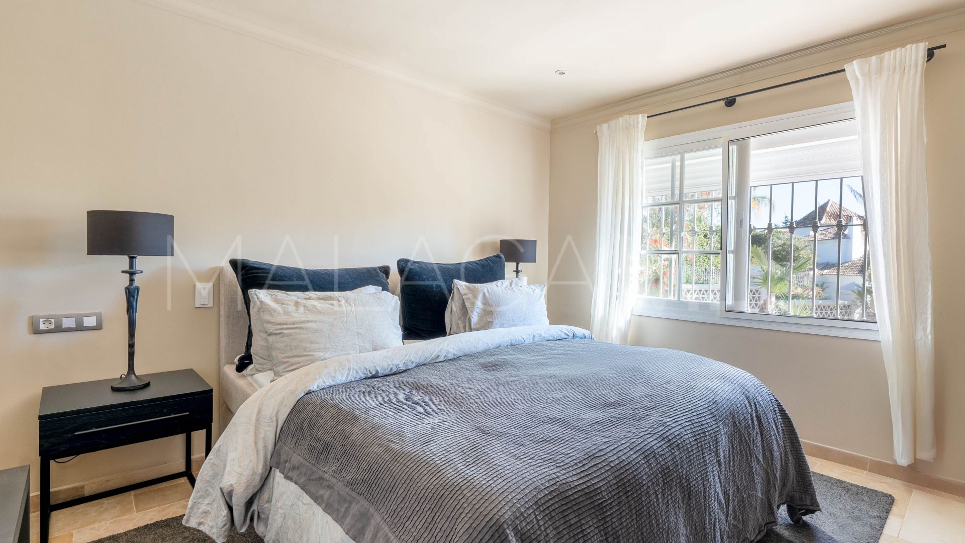 For sale 6 bedrooms villa in Nueva Andalucia