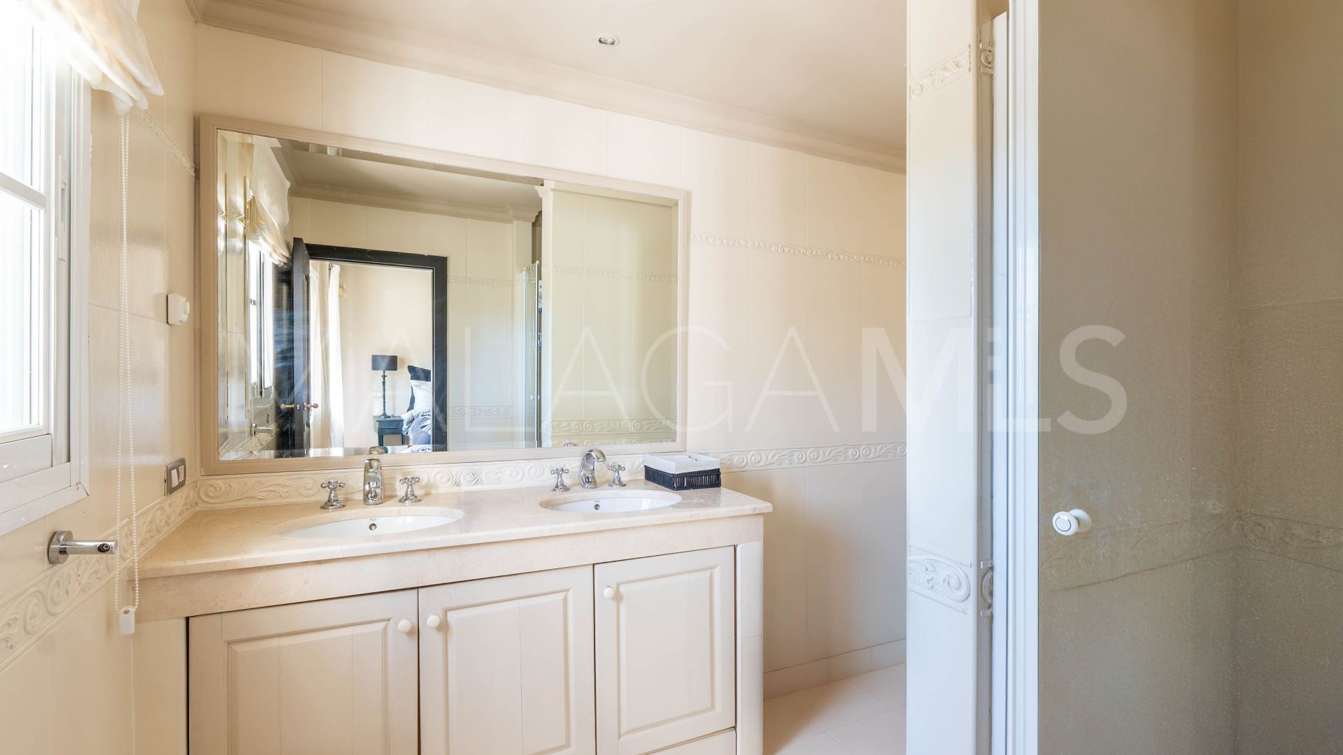 For sale 6 bedrooms villa in Nueva Andalucia