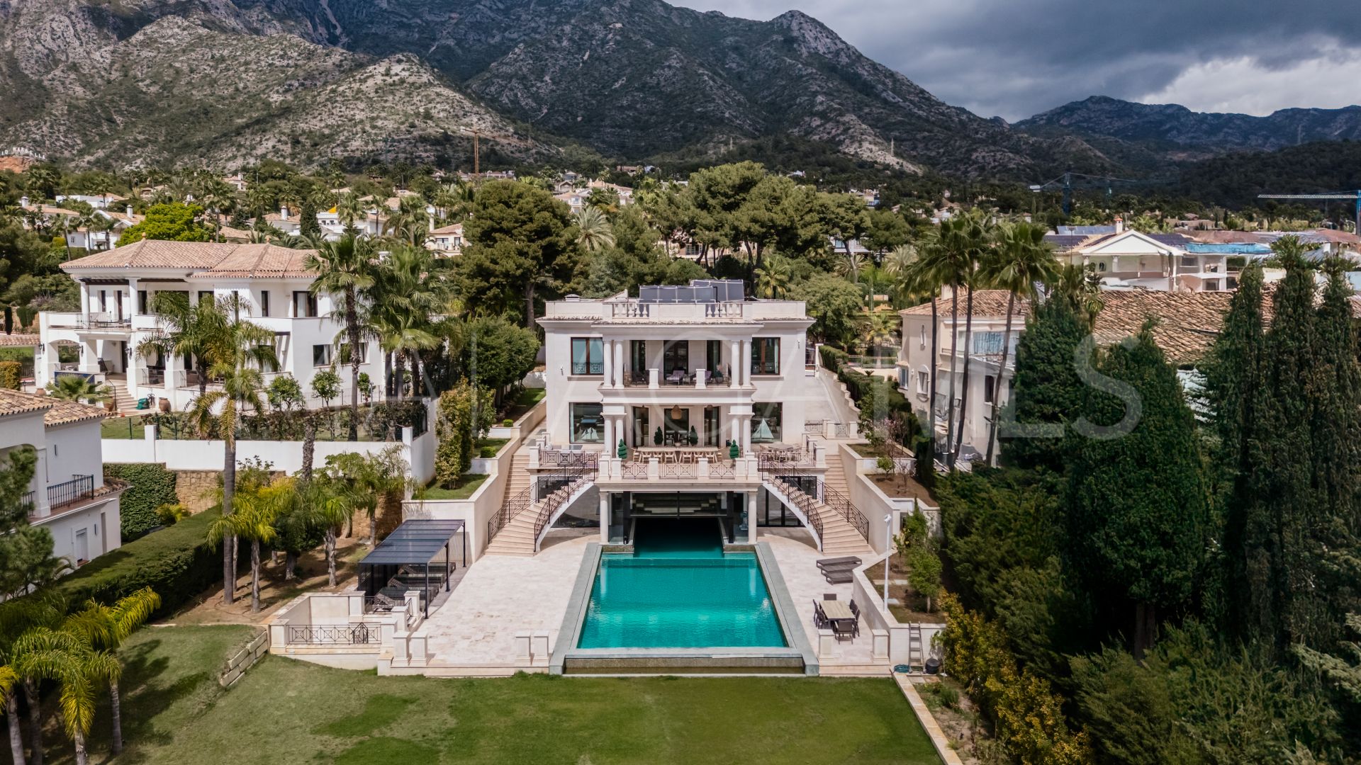 Villa de 8 bedrooms a la venta in Sierra Blanca