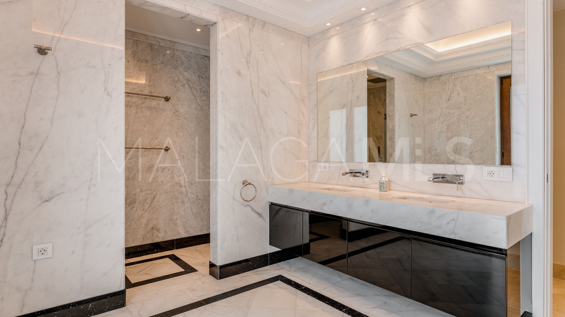 Villa de 8 bedrooms a la venta in Sierra Blanca