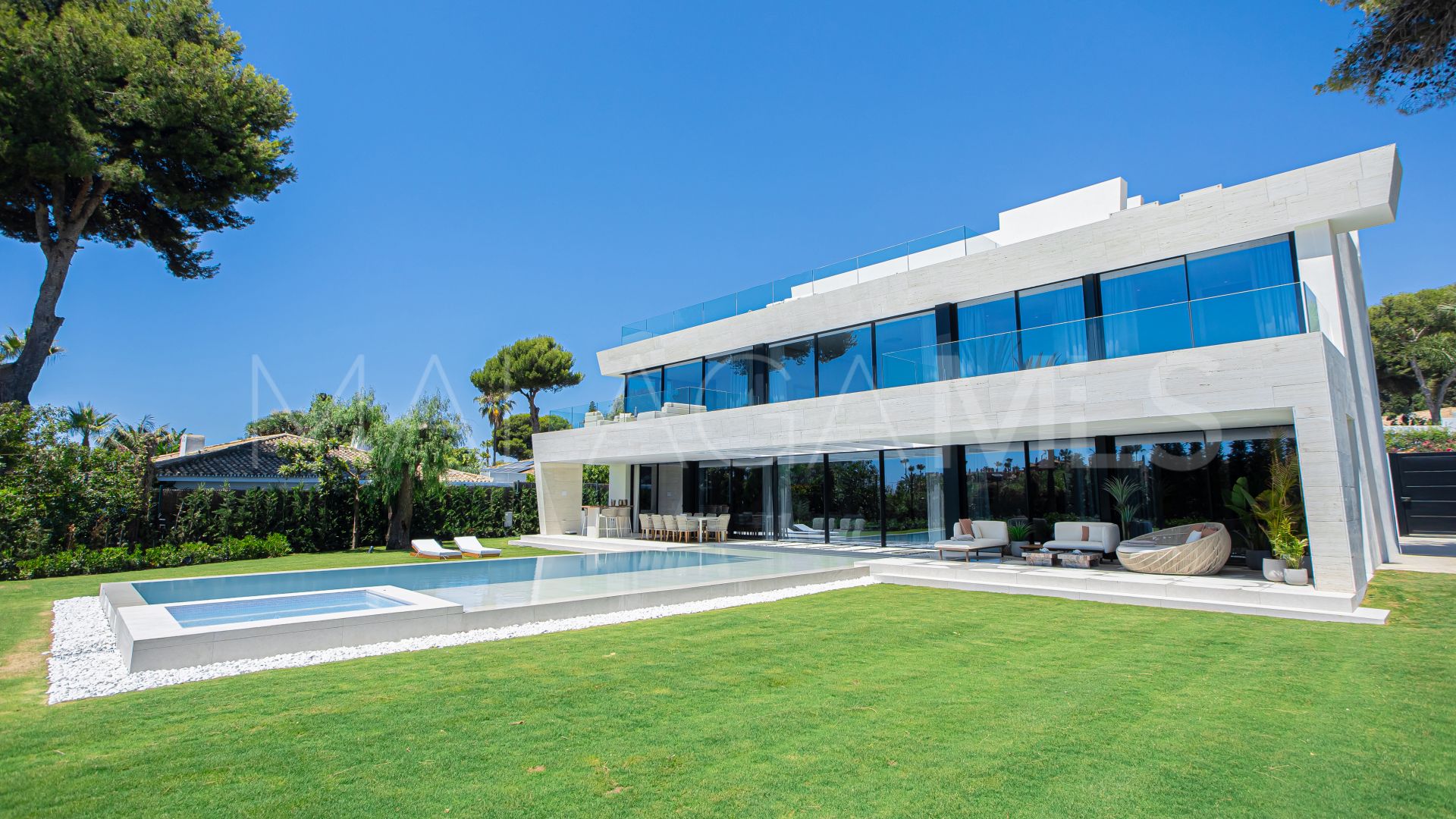 For sale villa in Los Monteros with 7 bedrooms