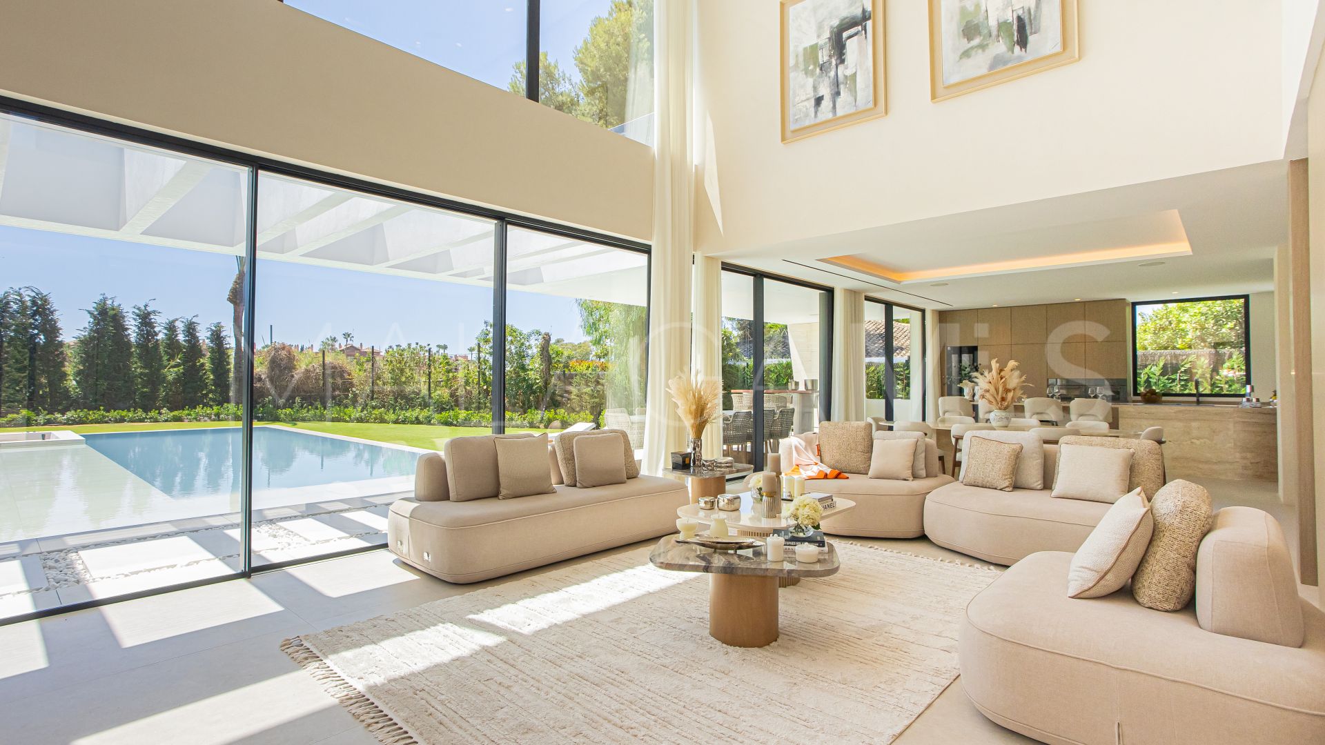 For sale villa in Los Monteros with 7 bedrooms