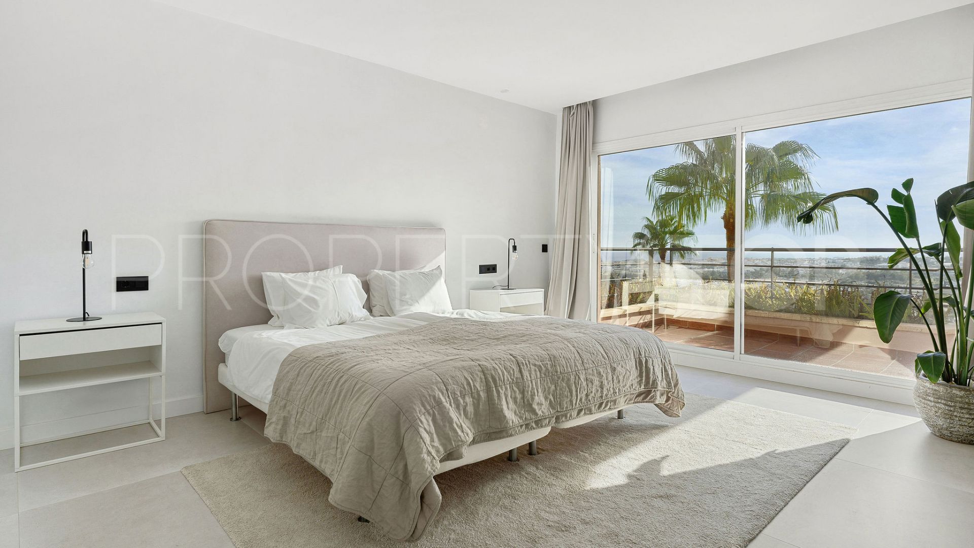 Magna Marbella, atico duplex en venta de 3 dormitorios