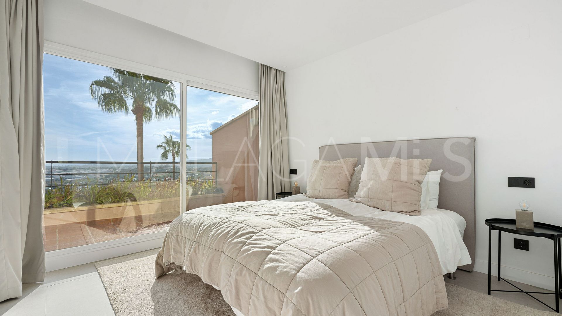 For sale duplex penthouse with 3 bedrooms in Magna Marbella