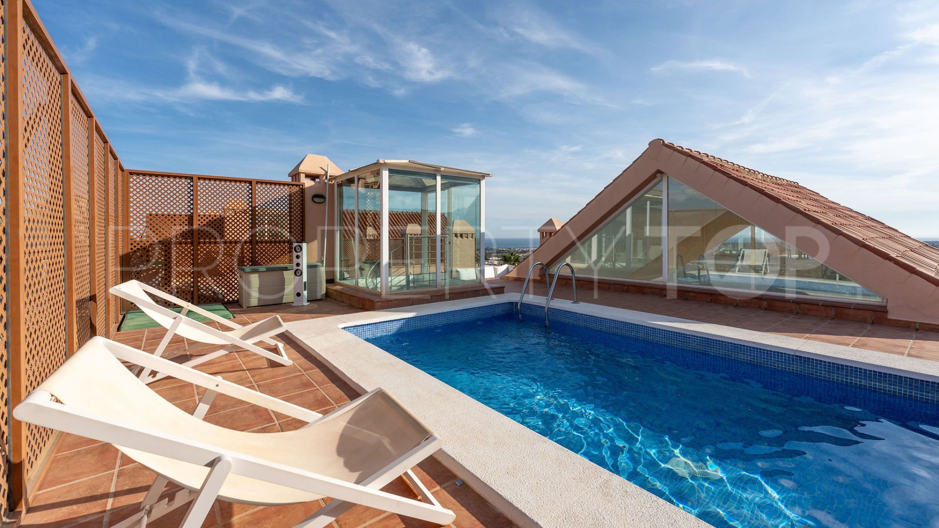 Magna Marbella, atico duplex en venta de 3 dormitorios