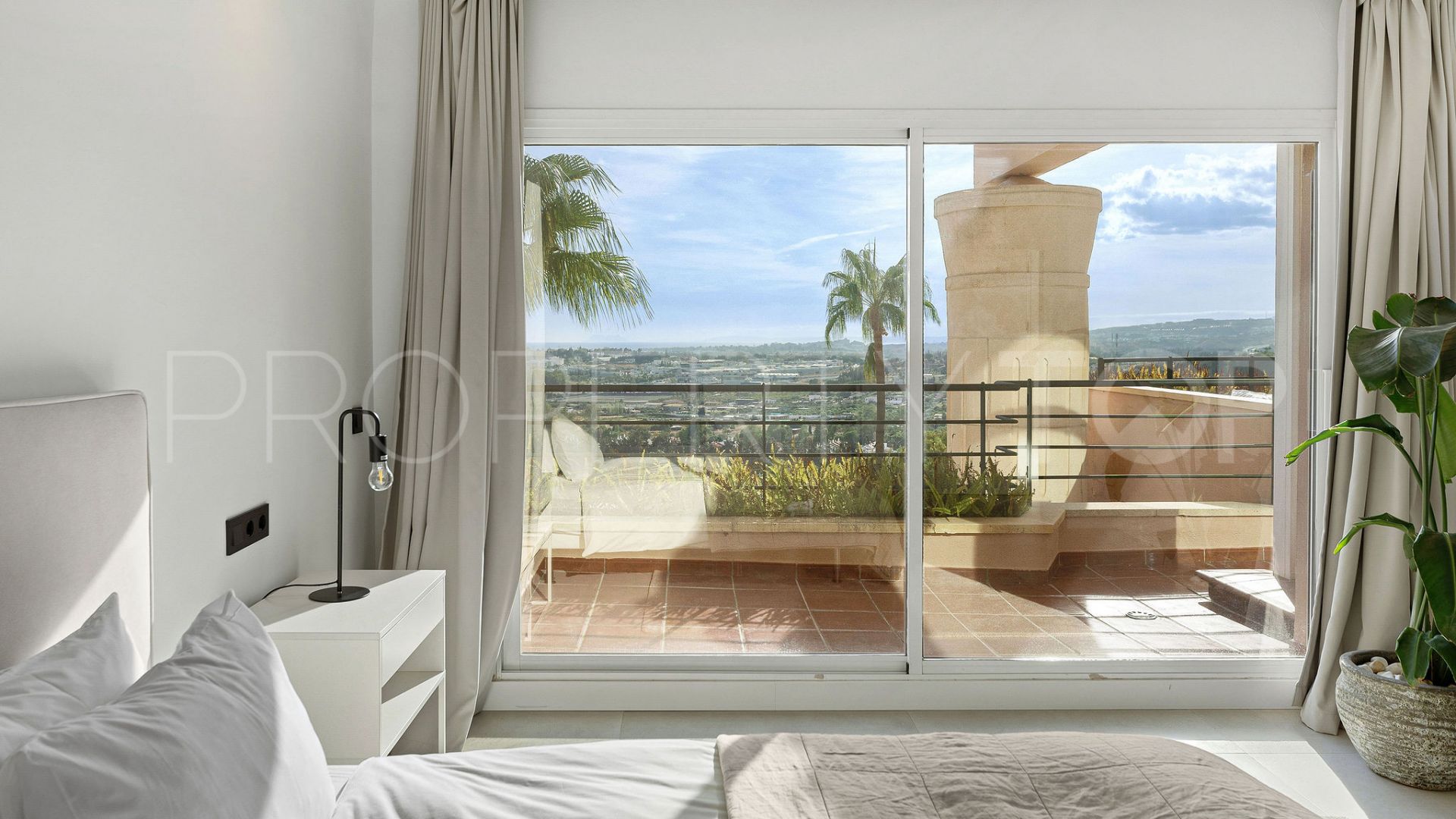 Magna Marbella, atico duplex en venta de 3 dormitorios