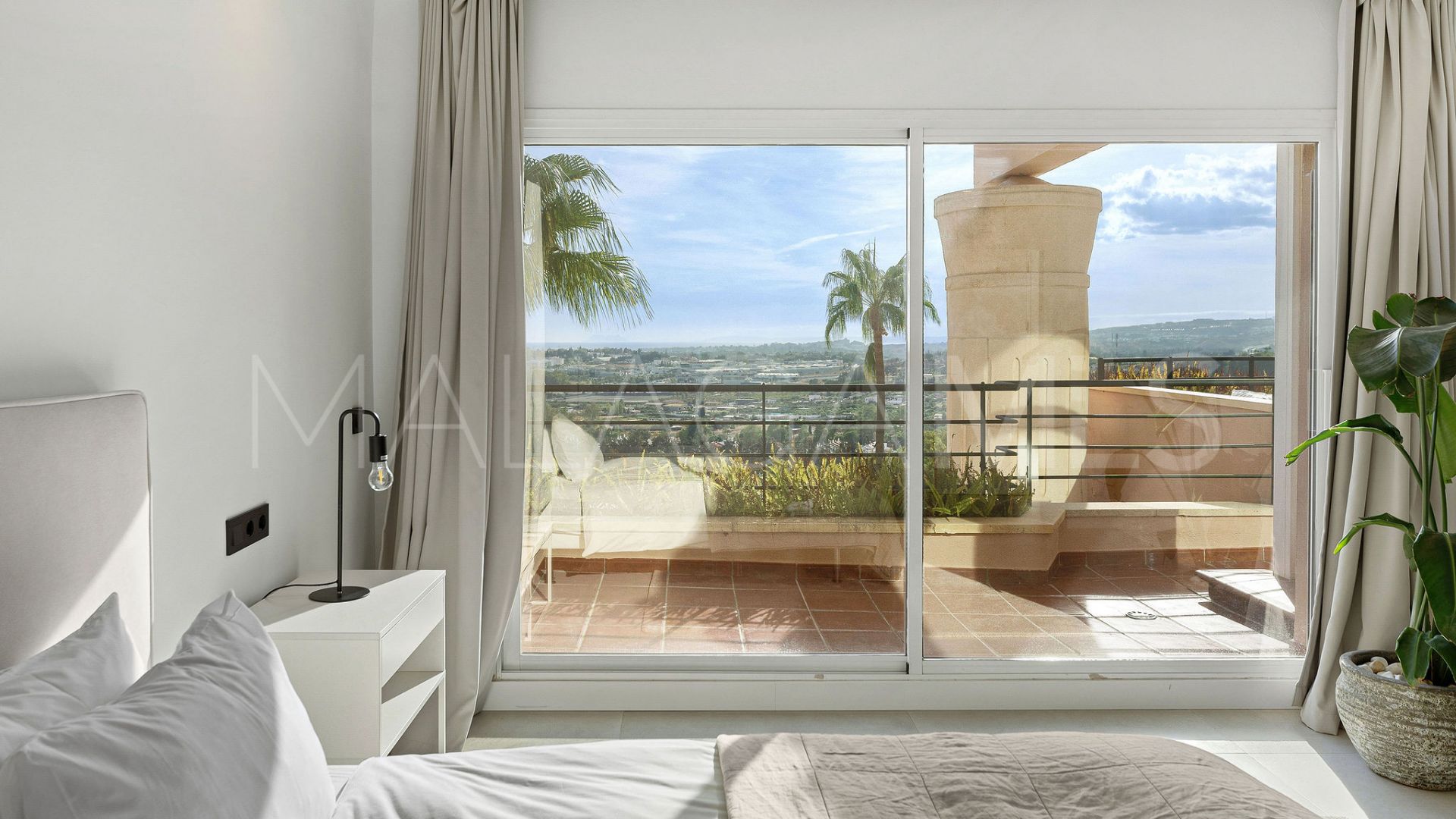 For sale duplex penthouse with 3 bedrooms in Magna Marbella