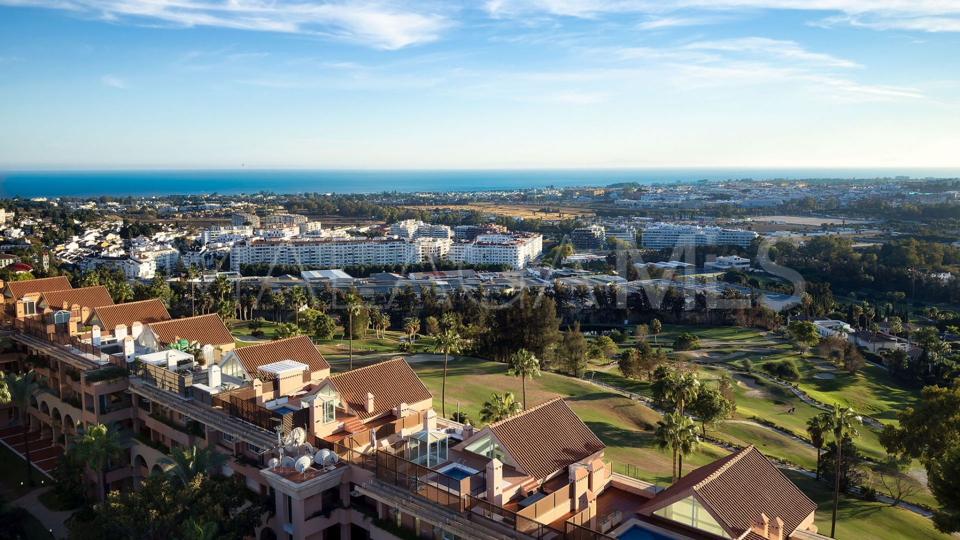 For sale duplex penthouse with 3 bedrooms in Magna Marbella