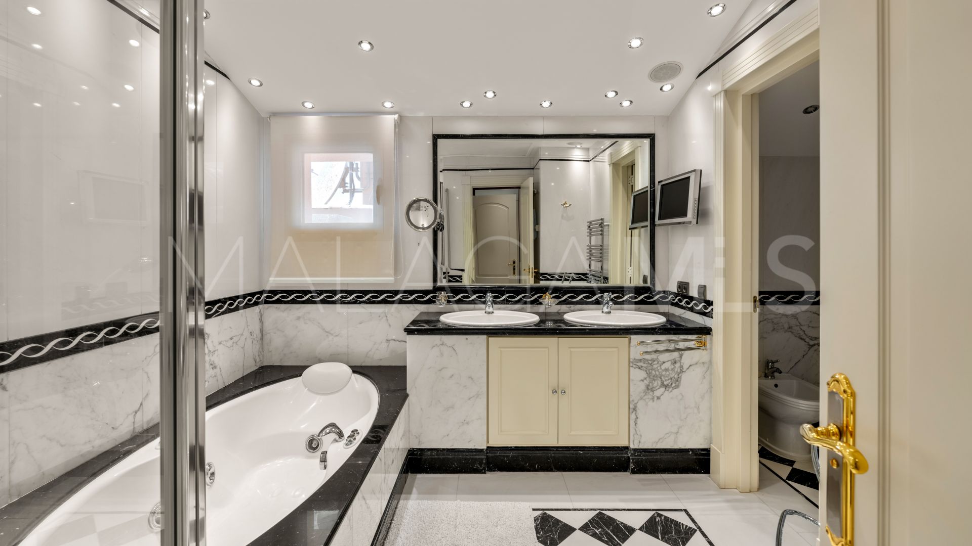 Tvåvånings takvåning for sale in Marbella - Puerto Banus
