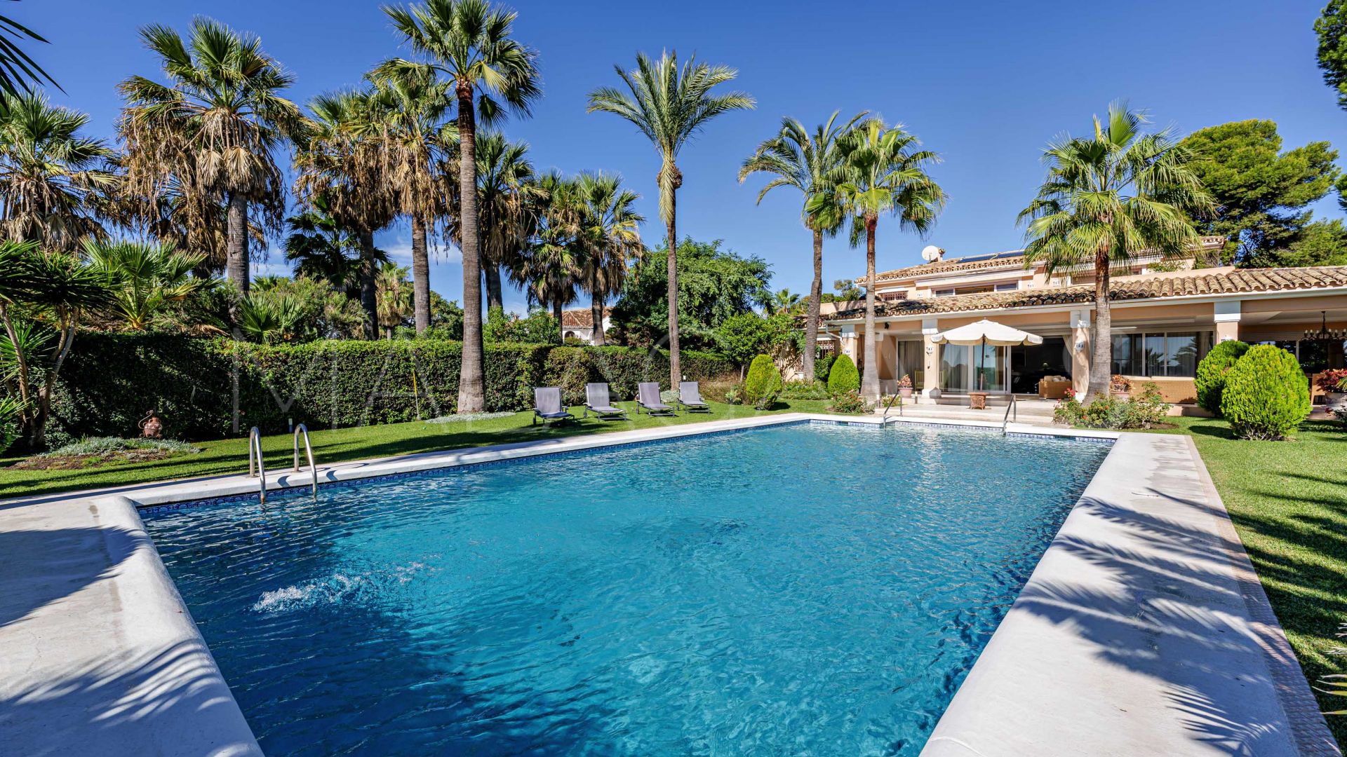 Villa a la venta de 9 bedrooms in New Golden Mile