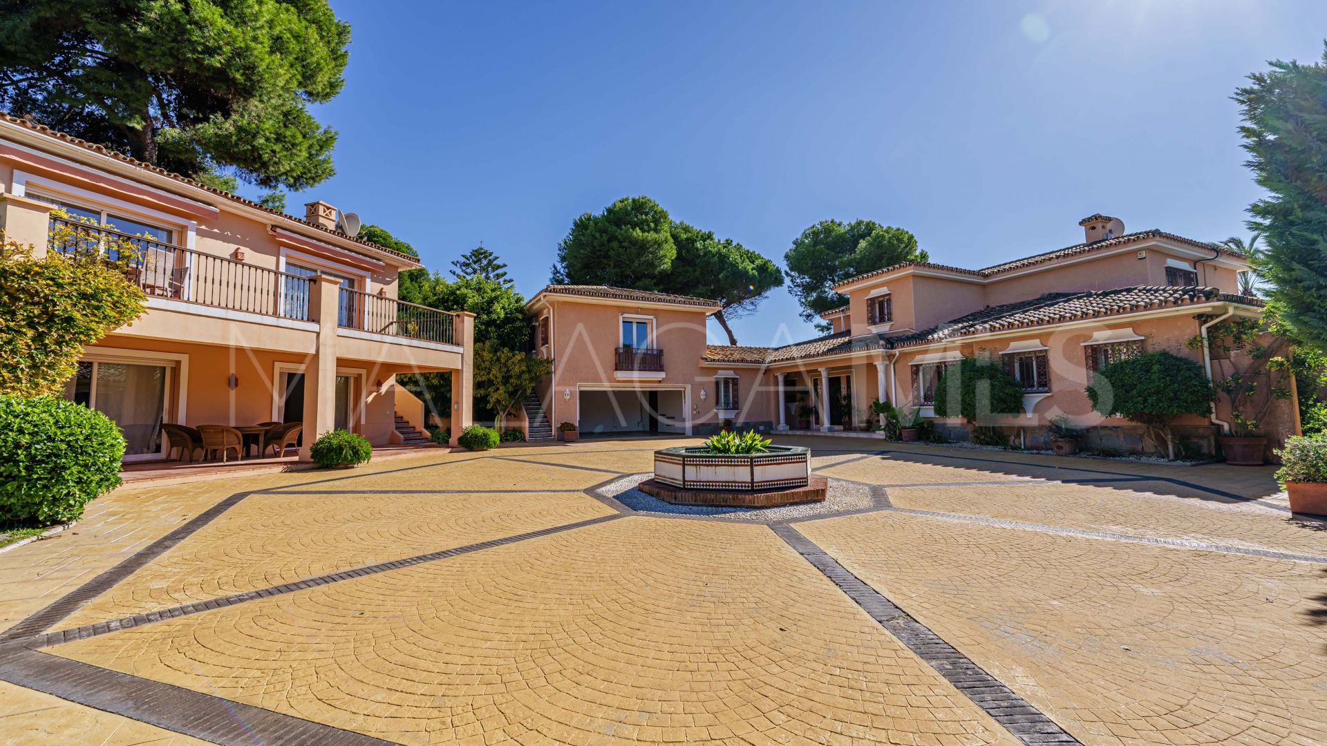 Villa a la venta de 9 bedrooms in New Golden Mile