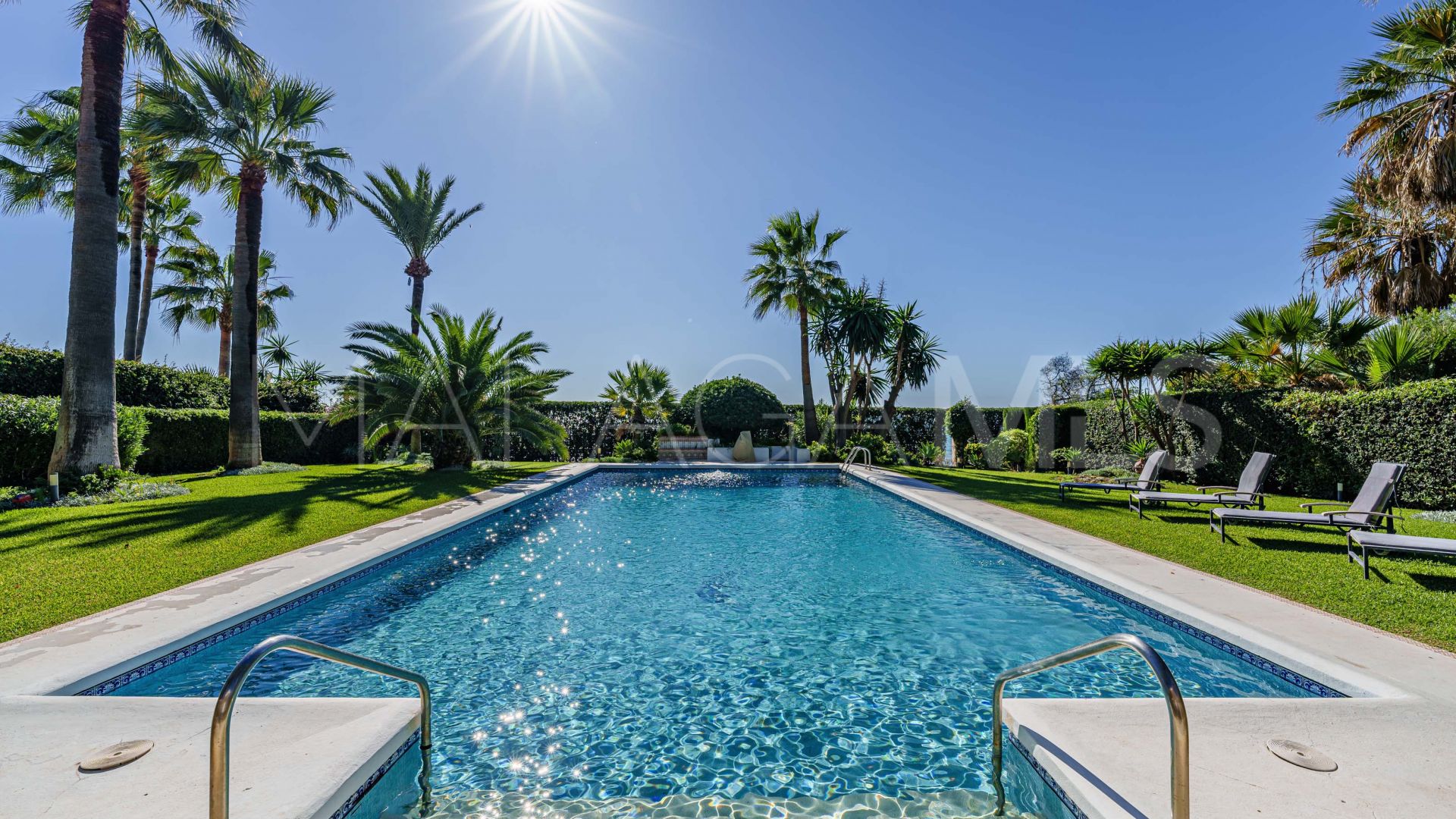 Villa a la venta de 9 bedrooms in New Golden Mile