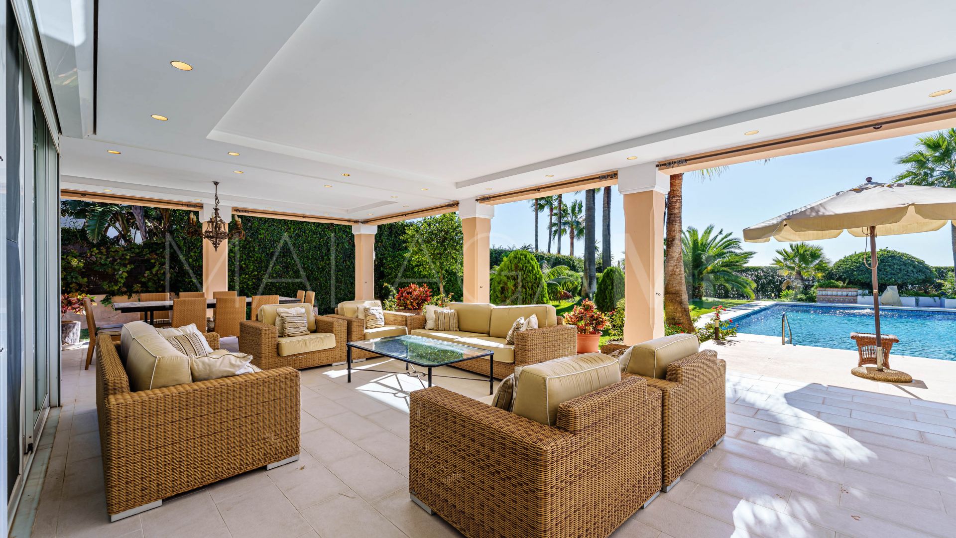 Villa a la venta de 9 bedrooms in New Golden Mile