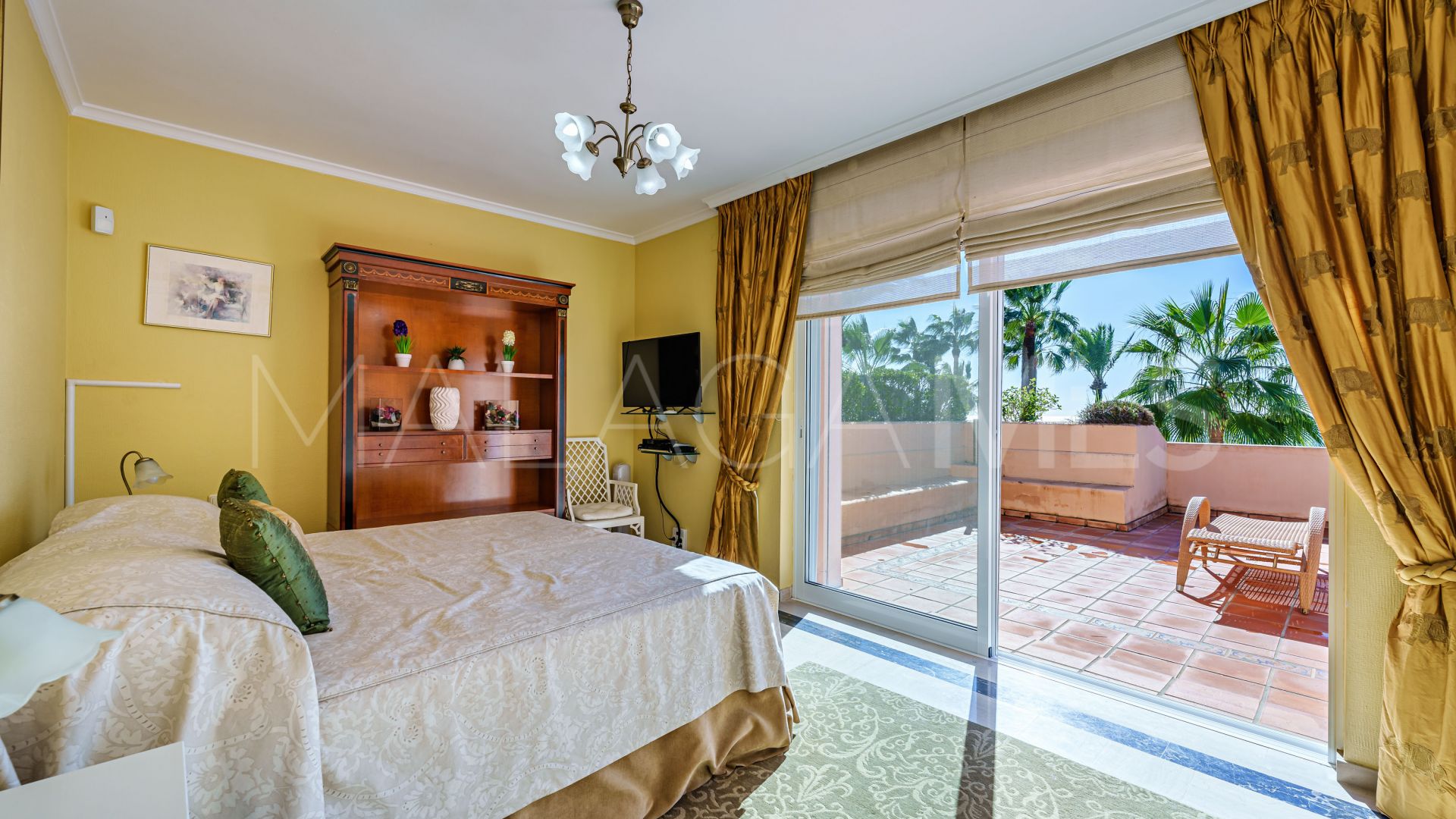 Villa a la venta de 9 bedrooms in New Golden Mile